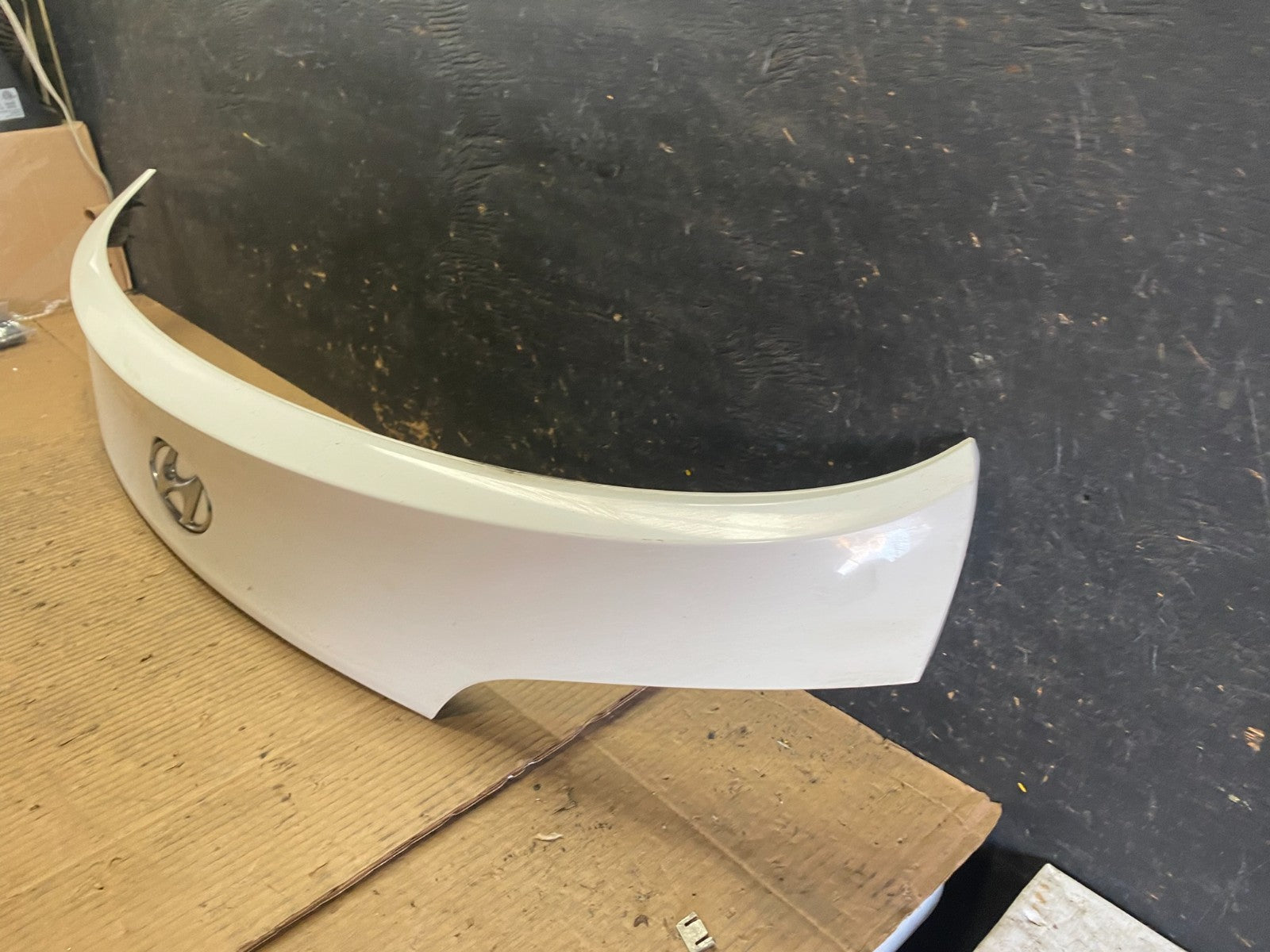2011 to 2015 Hyundai Tucson Liftgate Tailgate Trunk Trim Molding T6786 DG1