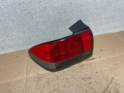 1994 to 1998 Saab 900 & Turbo Left Driver LH Side Tail Light Y8927 DW0
