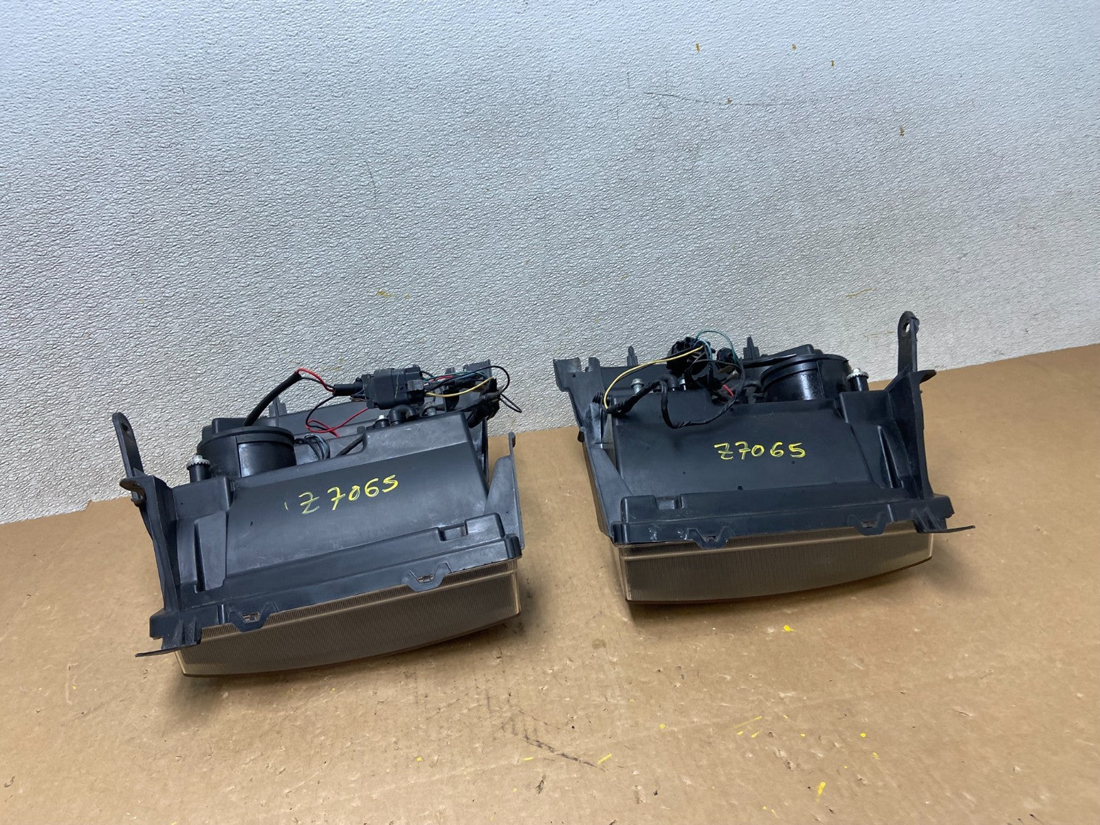 2007 to 2014 Chevrolet Silverado Left+Right Side Headlights Z7065 DG10