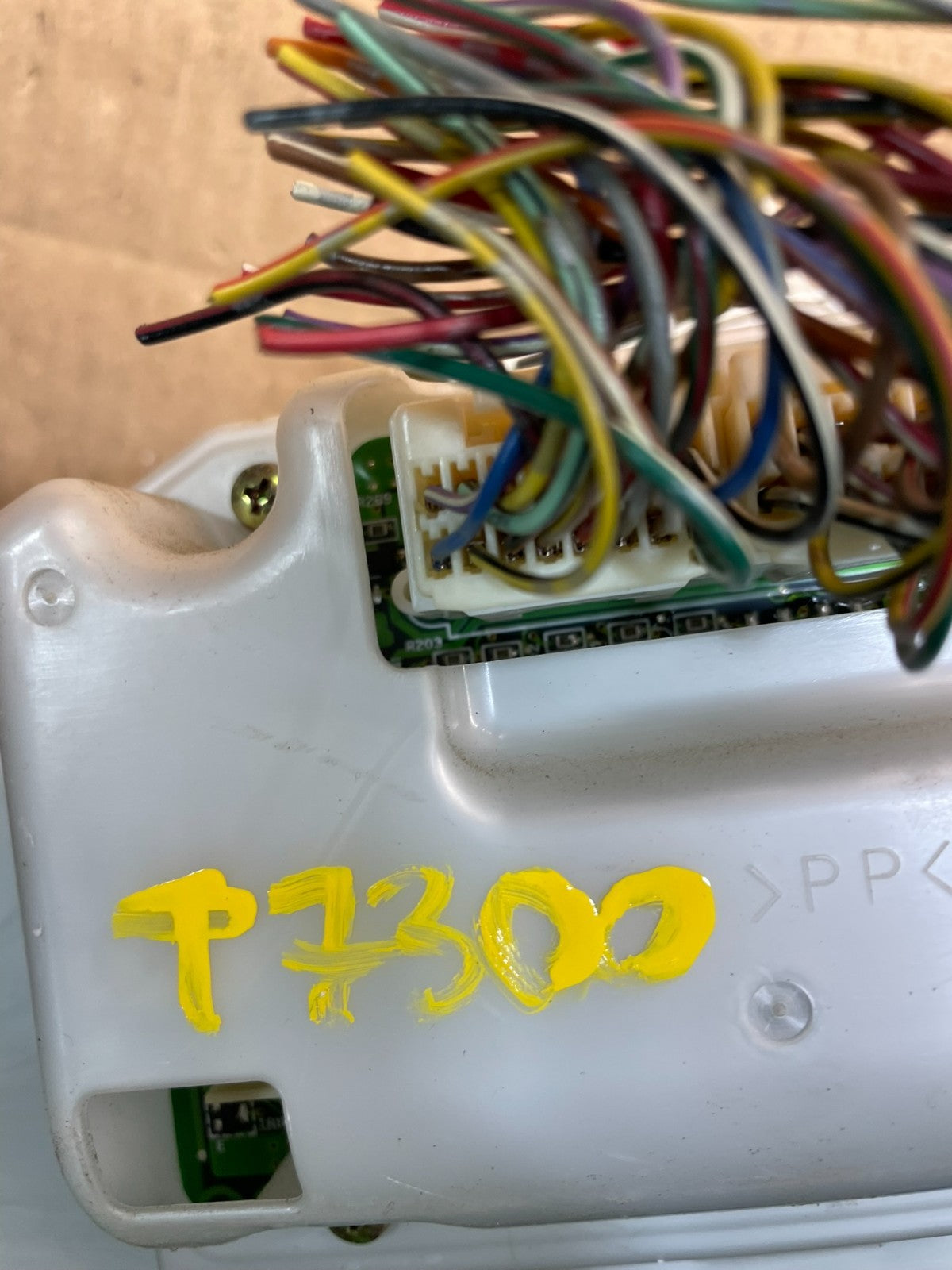 2000 to 2003 Lexus RX300 Speedometer Cluster Gauge OEM T7300 DG8