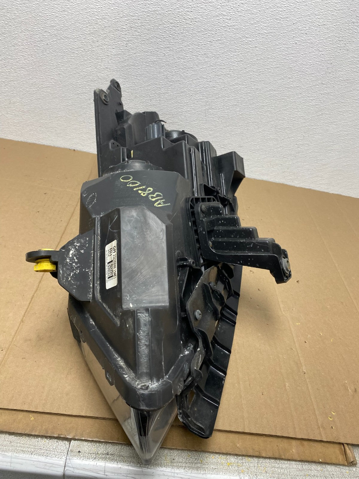 2013-2017 Chevrolet Traverse Right Passenger Side Halogen Headlight AB8100 DW9