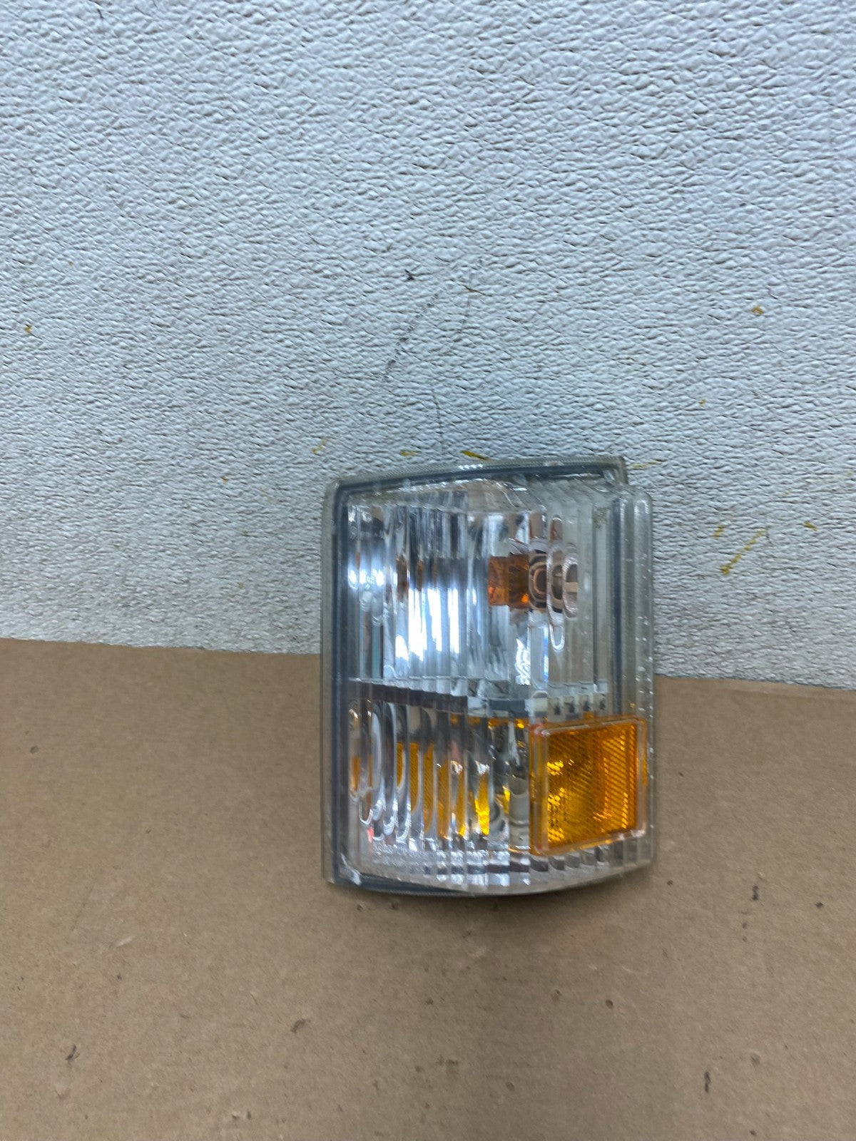 Navistar International NOS Front LH Parking Lamp Turn Signal Light Lens O7598 PS0