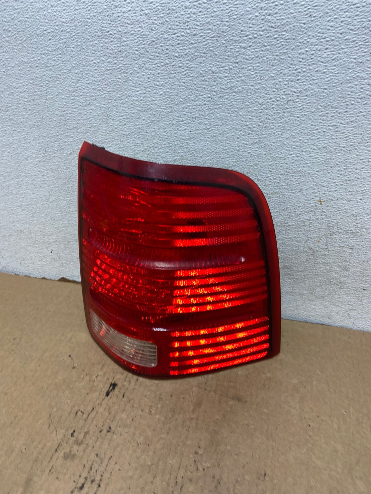 2002 to 2005 Ford Explorer Right Passenger Rh Side Tail light AG2271 LK0