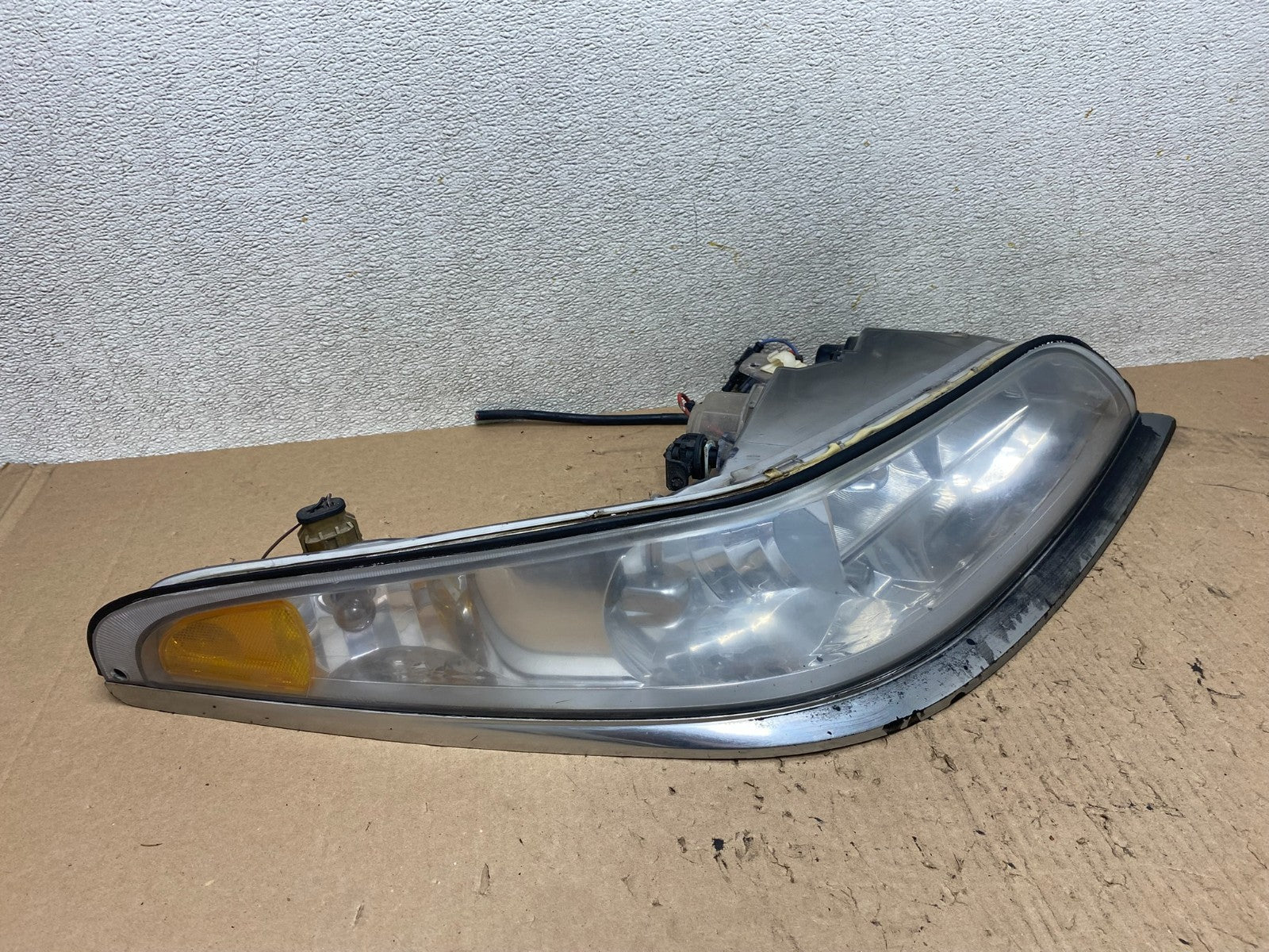 1997 - 1998 Lincoln Mark VIII 8 Right Passenger RH Side Headlight Oem r6615 DG2