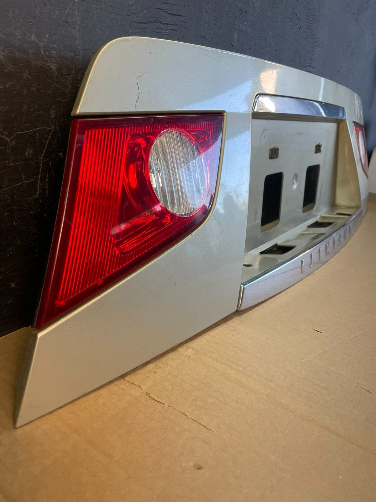 2006 2007 Infiniti M35 Rear Trunk Panel Trim Molding W/ Lights AC9701 DG2