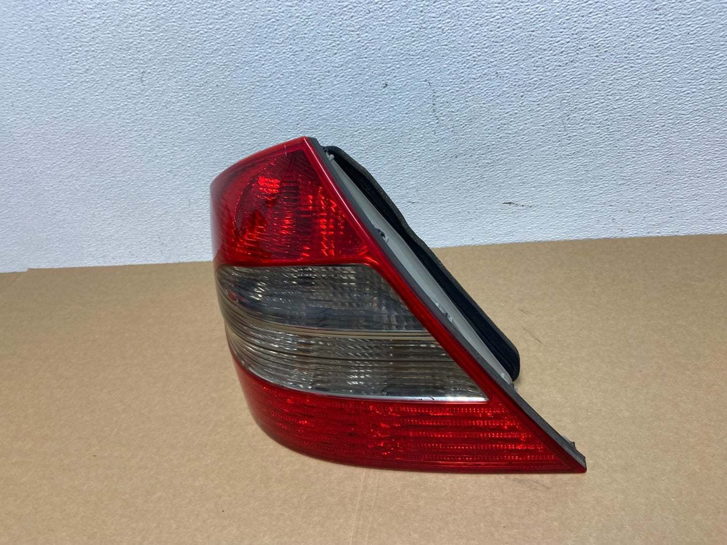 2007 - 2009 Mercedes E E320 E500 Sedan Left Driver LH Tail Light OEM AB9929 DW1