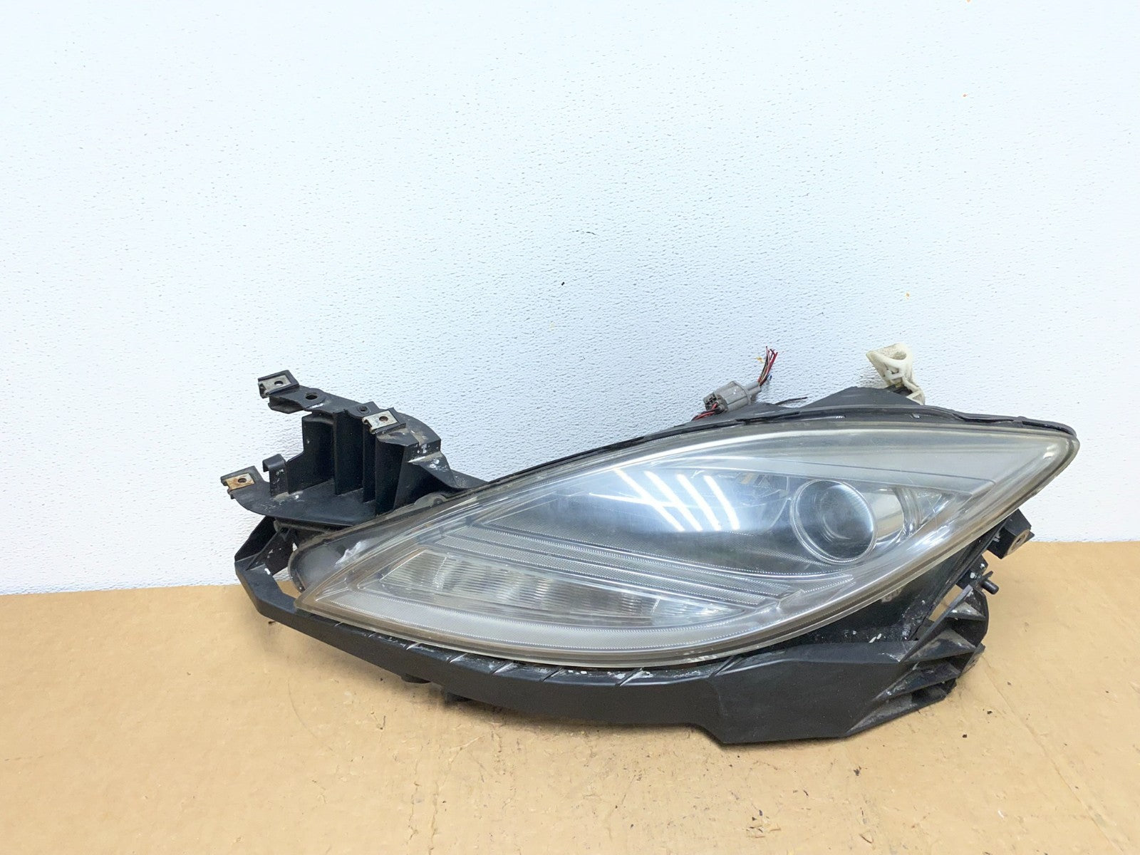 2009 - 2010 Mazda 6 Left Driver LH Side Halogen Headlight AD0557 DW0