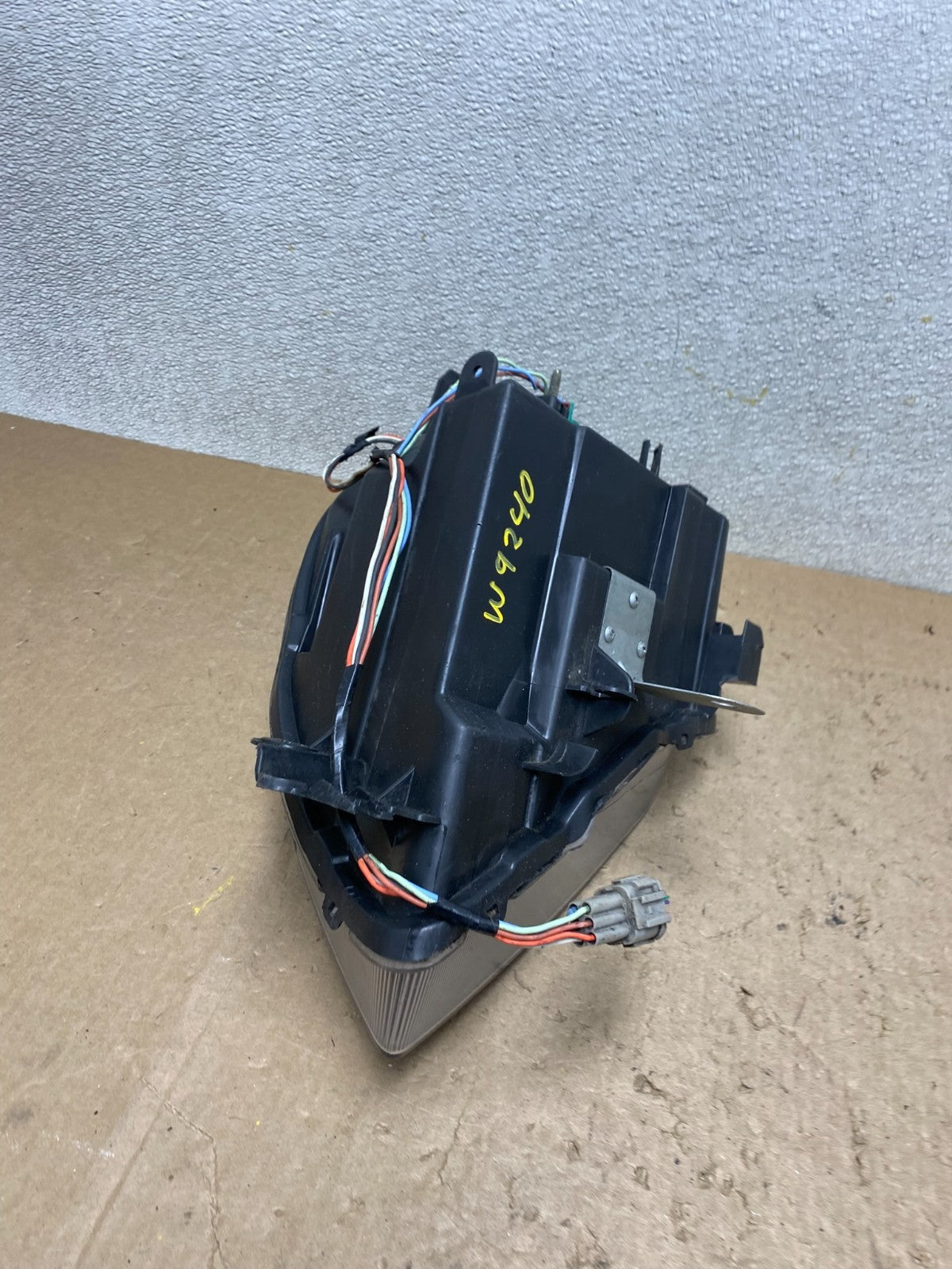 2010 2011 2012 Nissan Sentra Halogen Right Passenger Black Headlight W9240 DW9