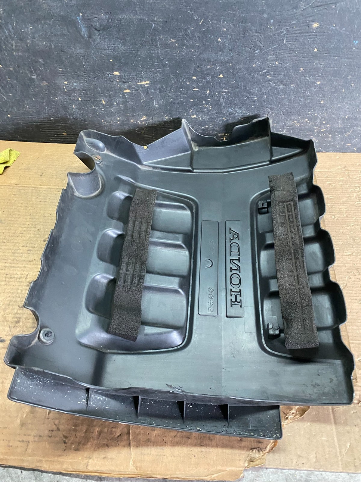 2005 to 2007 Honda Odyssey Black Engine Cover OEM Q9828 DG7