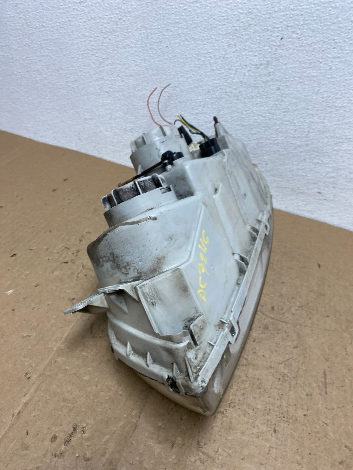 2004 2005 Hyundai XG350 XG Right Passenger RH Headlight Halogen AC7246 DW8