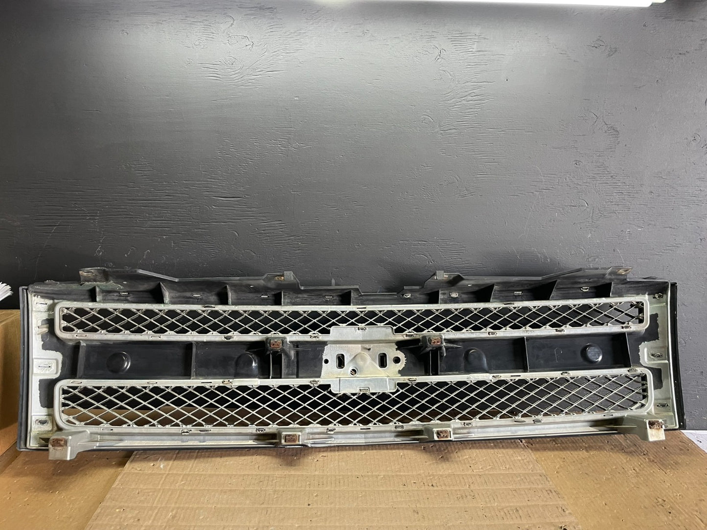 2007 to 2013 Chevrolet Silverado 1500 Front Chrome Grille Grill AB7679 DG8
