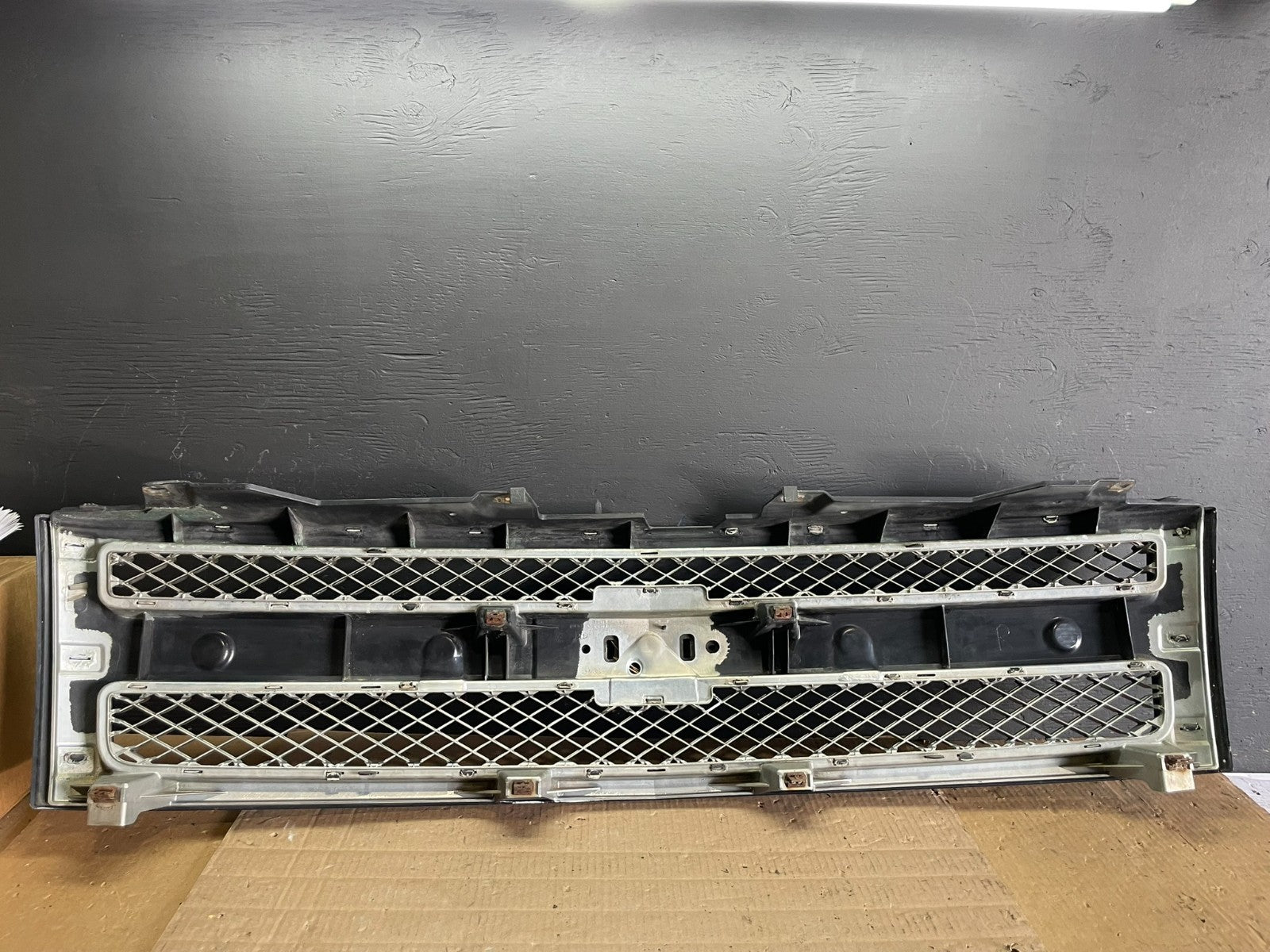 2007 to 2013 Chevrolet Silverado 1500 Front Chrome Grille Grill AB7679 DG8