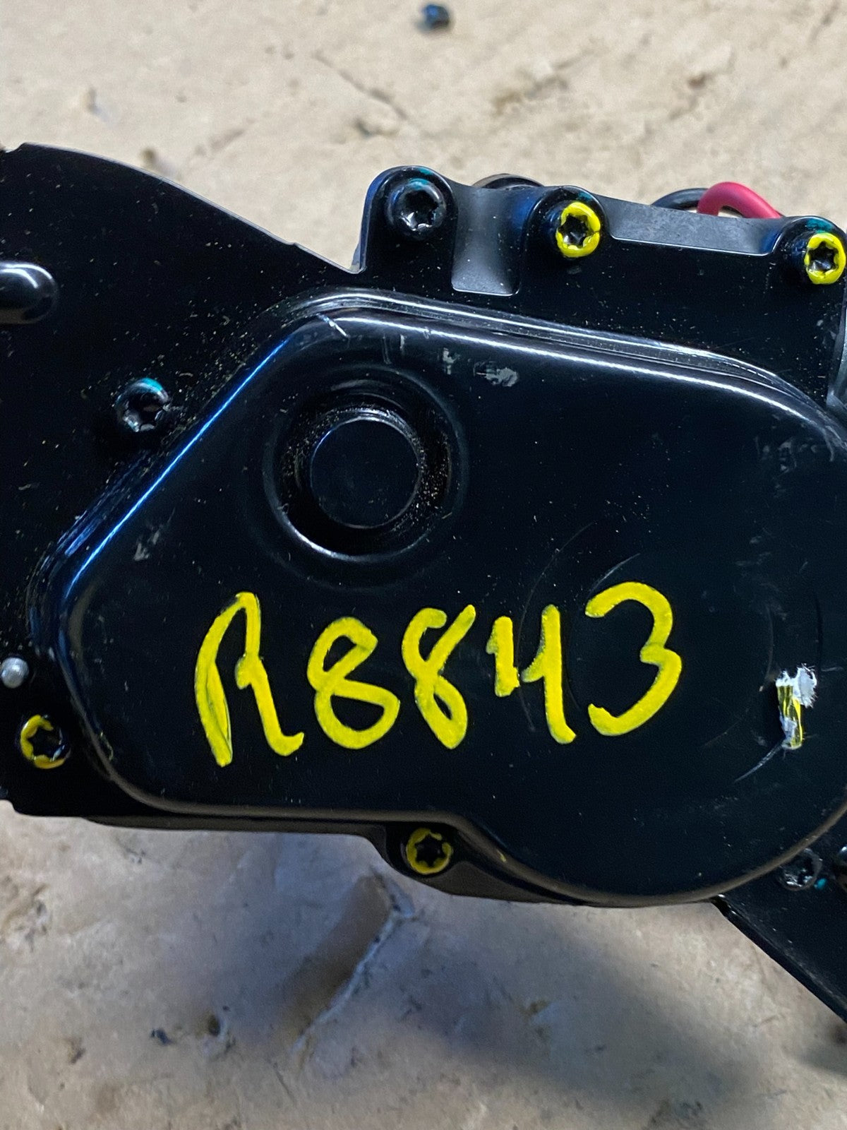 2012 to 2013 Land Rover LR4 Rear Glass Windshield Wiper Motor OEM r8843 DG6