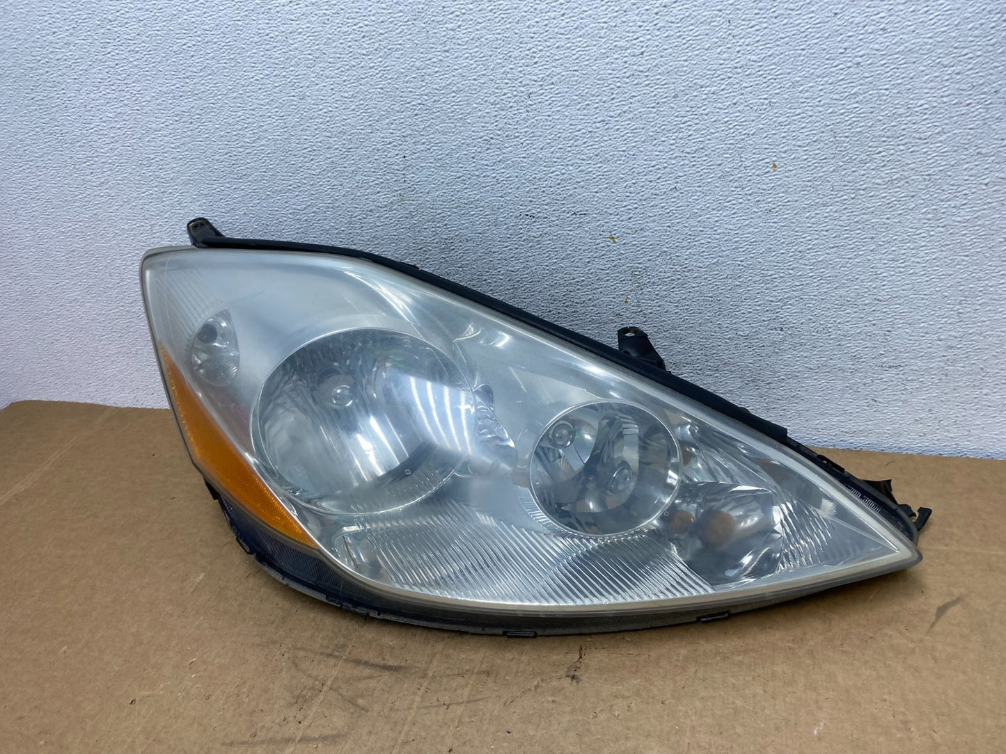 2006 to 2010 Toyota Sienna Right Passenger Rh Side Headlight Halogen AD6331 DW1