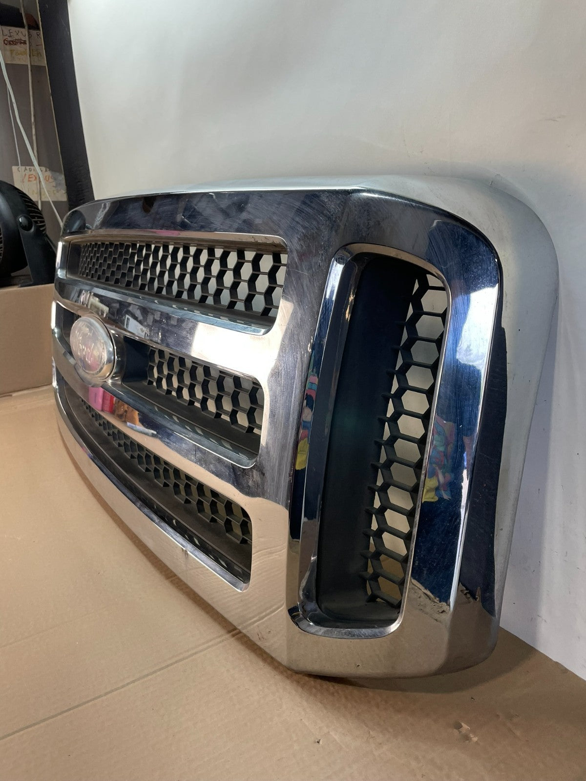 2005 to 2007 Ford Super Duty F250 Front Upper Grill Grille Aftermarket AH6441 DG1