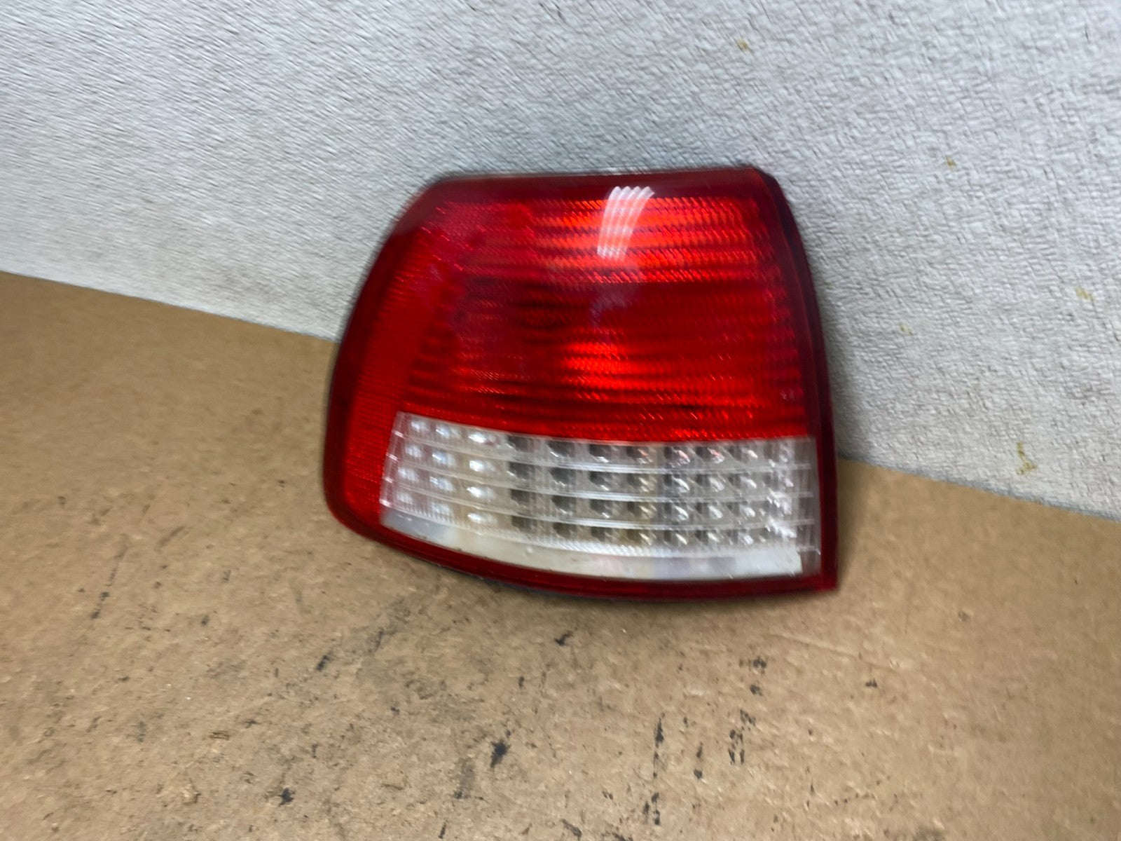 2000 to 2001 Cadillac Catera Left Driver LH Side Tail Light S7722 DW1