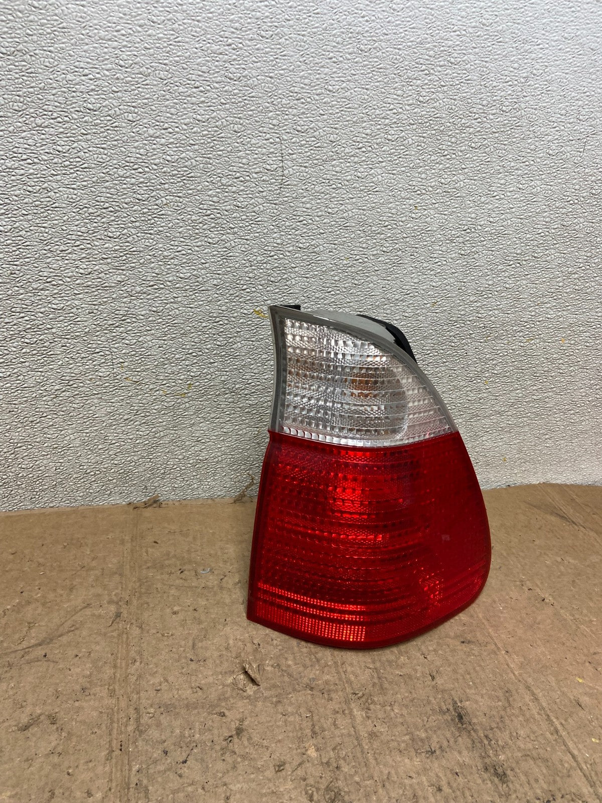 2000-2003 BMW E53 X5 Right Passenger Rh Side Tail Light Oem AA43600