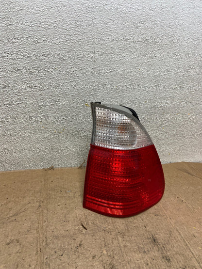 2000-2003 BMW E53 X5 Right Passenger Rh Side Tail Light Oem AA43600