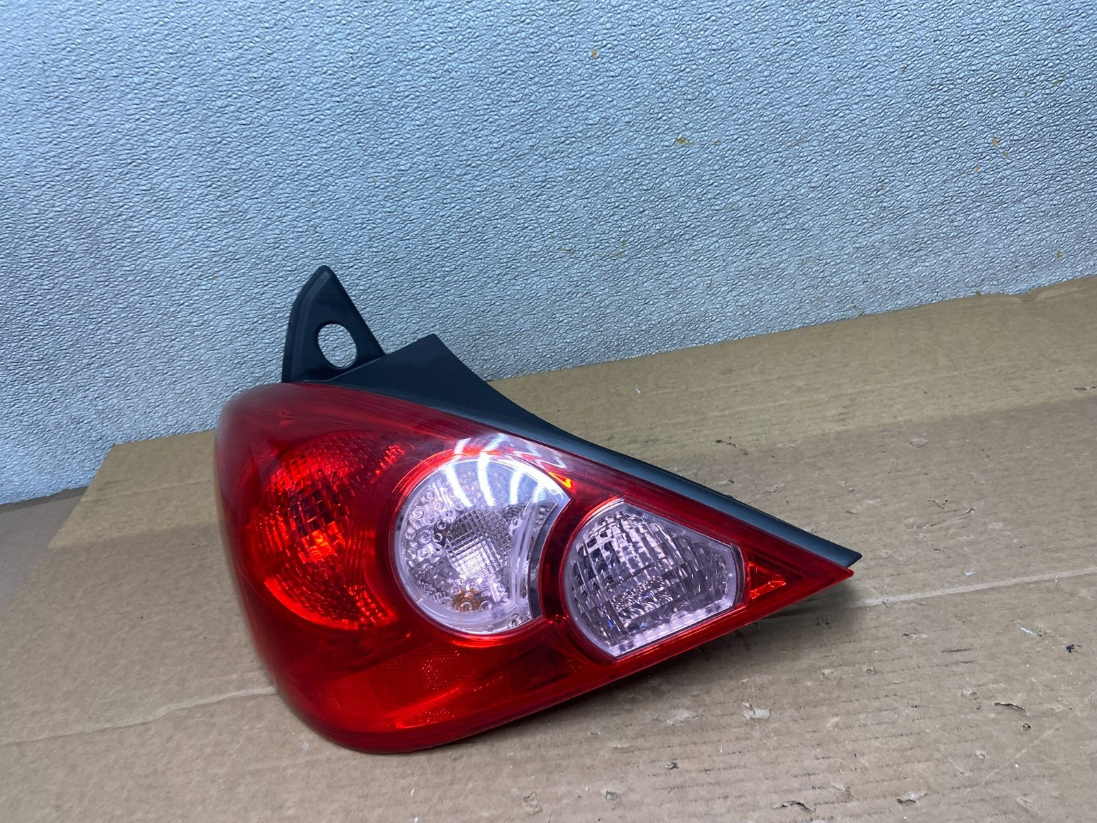 2007 - 2012 Nissan Versa Hatchback Left Driver Side Lh Tail Light Oem AB5204 LK1
