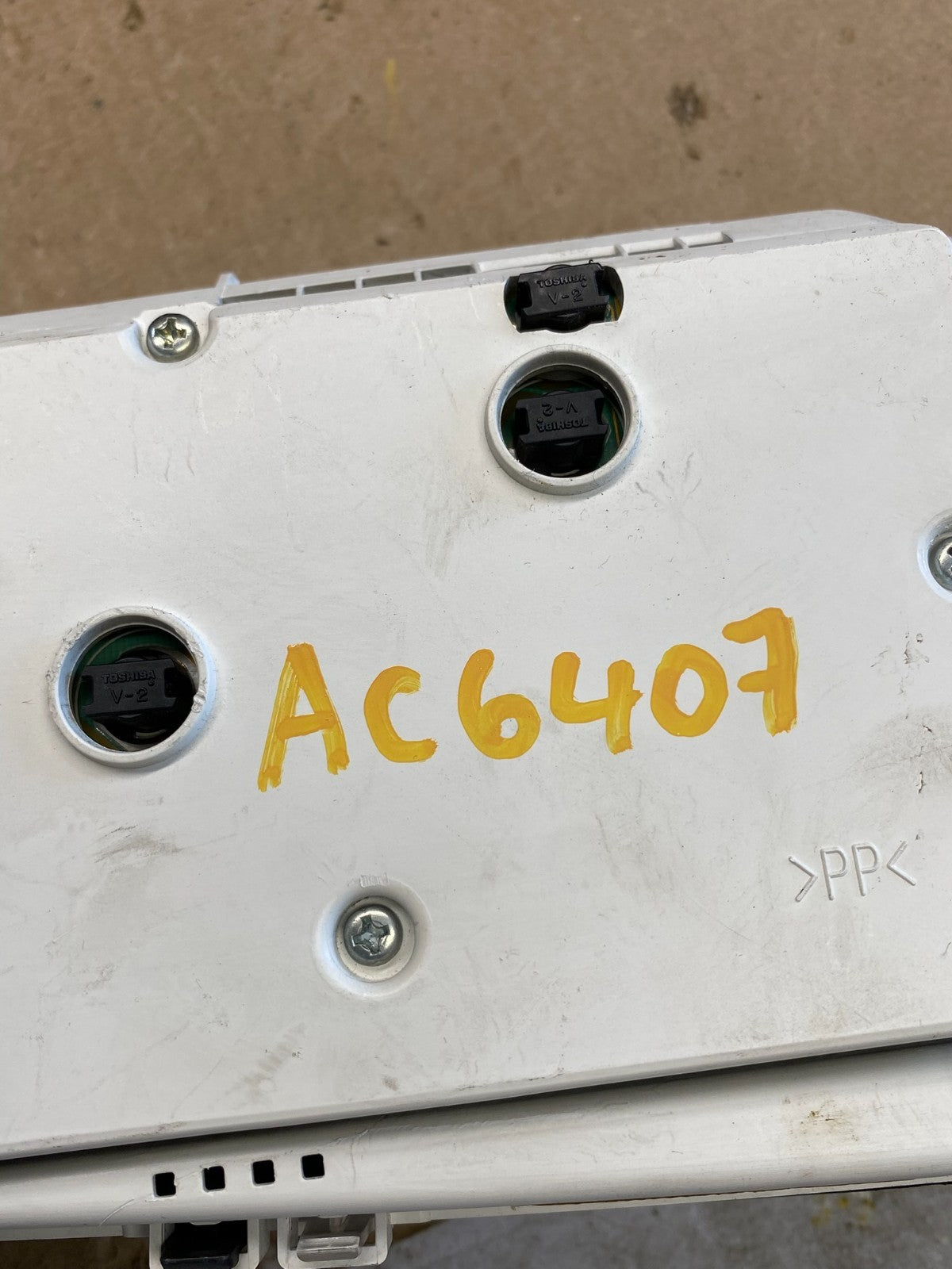 2000 to 2002 Toyota Avalon Cluster Gauge Speedometer AC6407 DG6