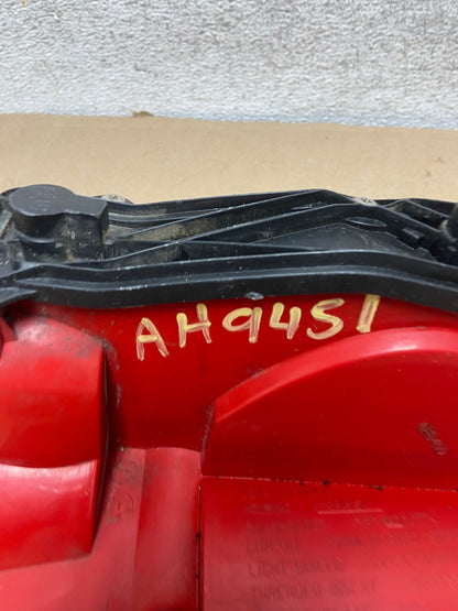 1999 - 2002 Land Rover Discovery Right Passenger Side Tail Light AH9451 LK6