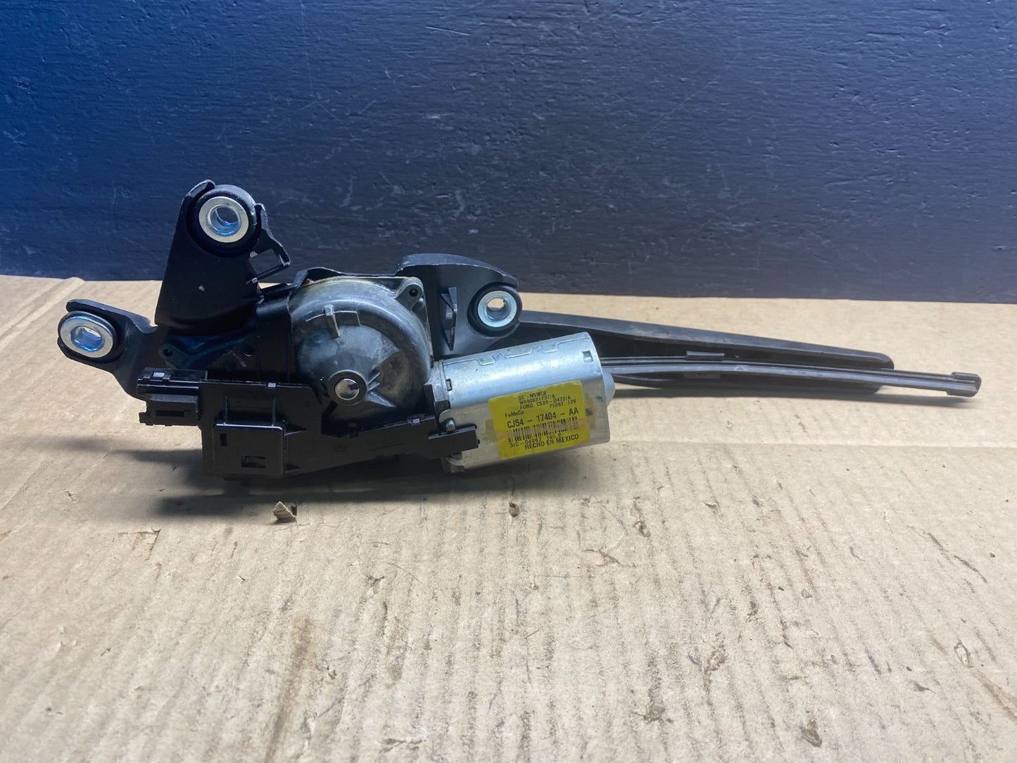 2013 to 2019 Ford Escape Rear Windshield Wiper Motor OEM AB7507 DG5