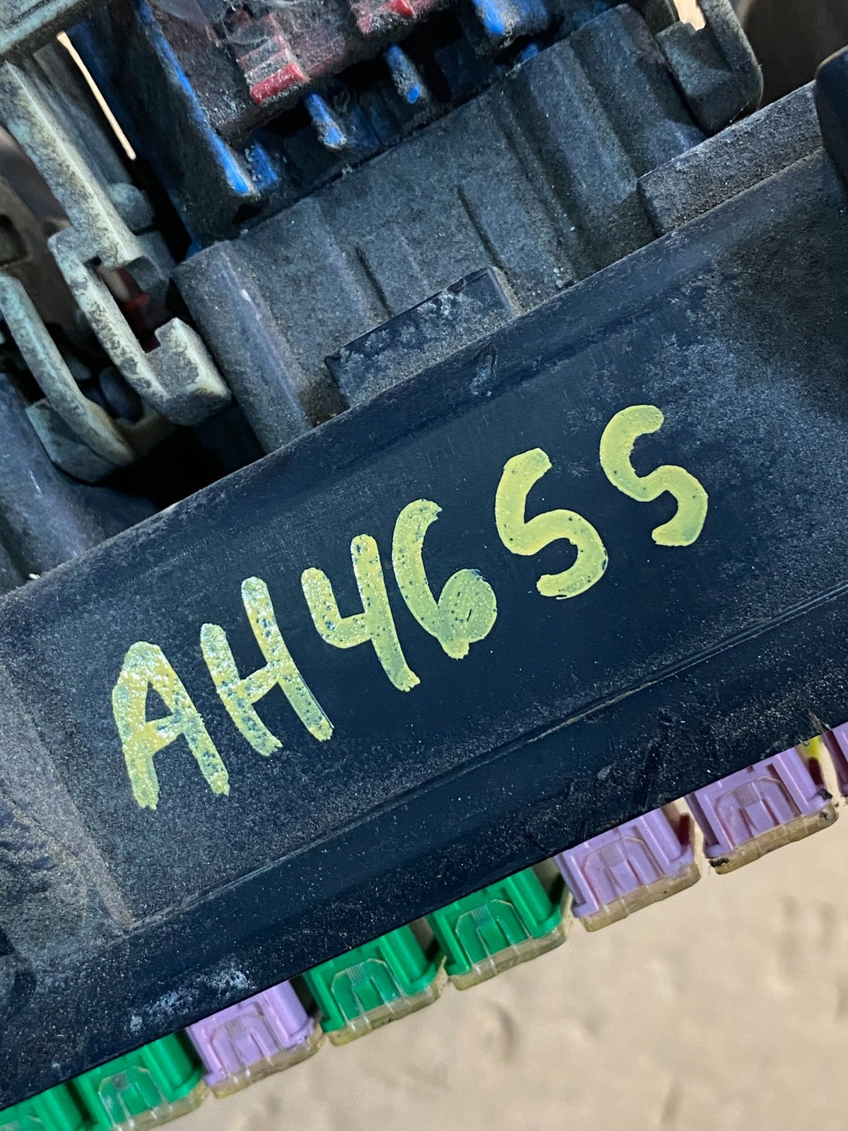 2002 to 2005 Dodge Ram Truck Fuse Box Power Distribution Center AH46556