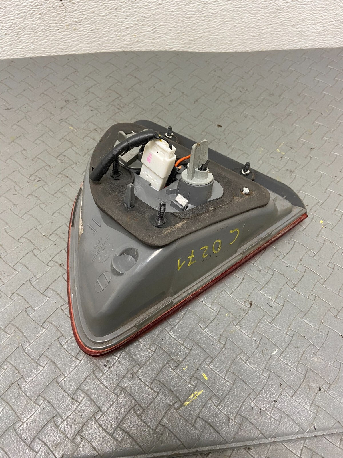 2007 to 2012 Hyundai Veracruz Right Passenger RH Inner Tail Light OEM C0271 DG18
