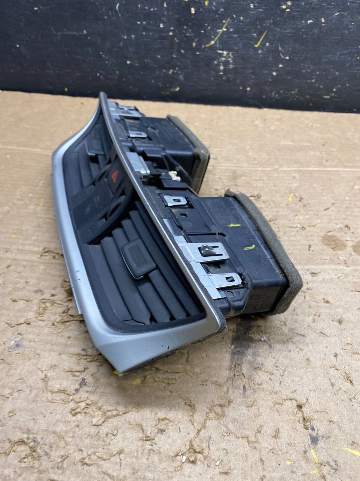 2013 to 2015 Nissan Sentra Air Vents Top Dash Center W/Hazzard Switch x1317 DG3