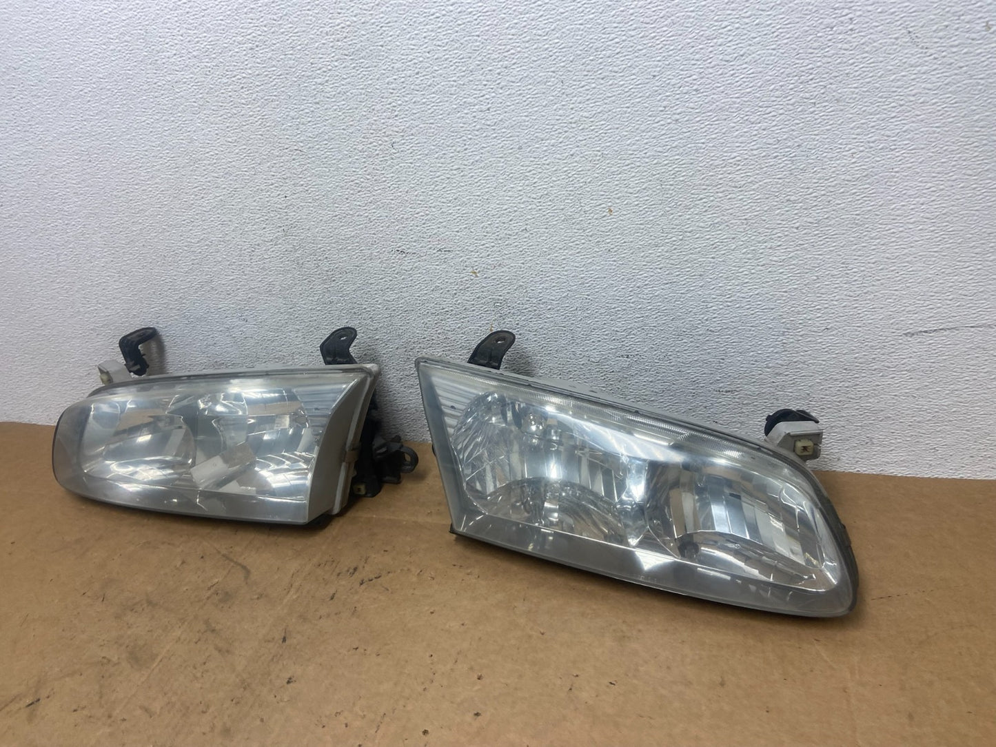 2000 to 2001 Toyota Camry Front Left+Right Side Headlights AD5214 DW1