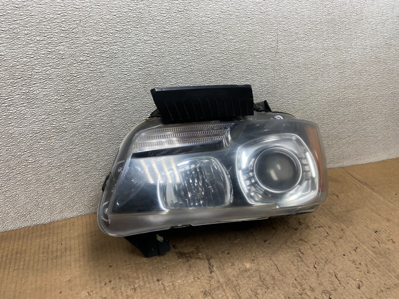 2011 to 2014 Dodge Charger Left Driver LH Side Xenon Headlight AA8552 DW2