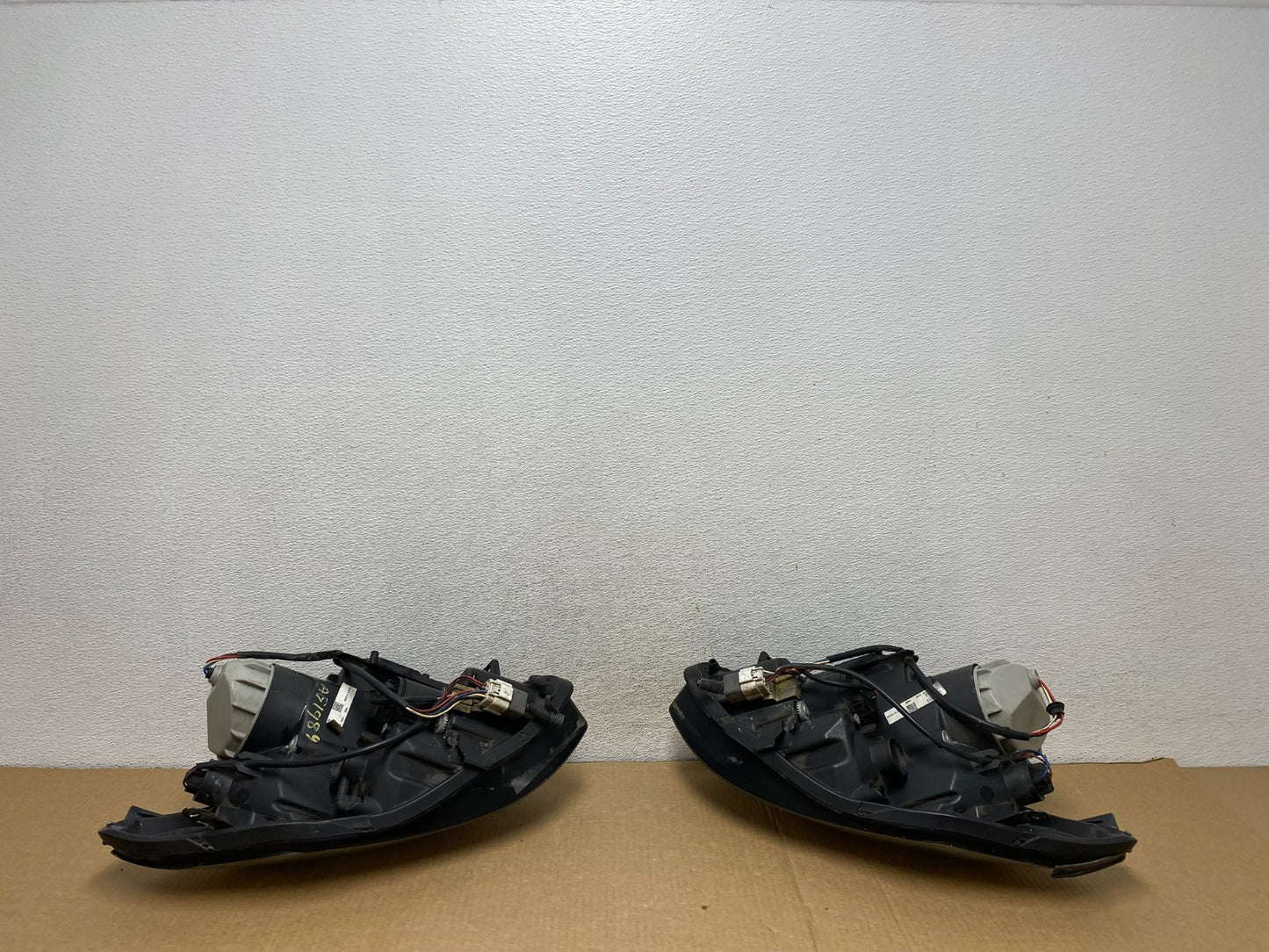 2004 to 2006 Nissan Maxima Left+Right Side Headlights Halogen AG1989 DW7