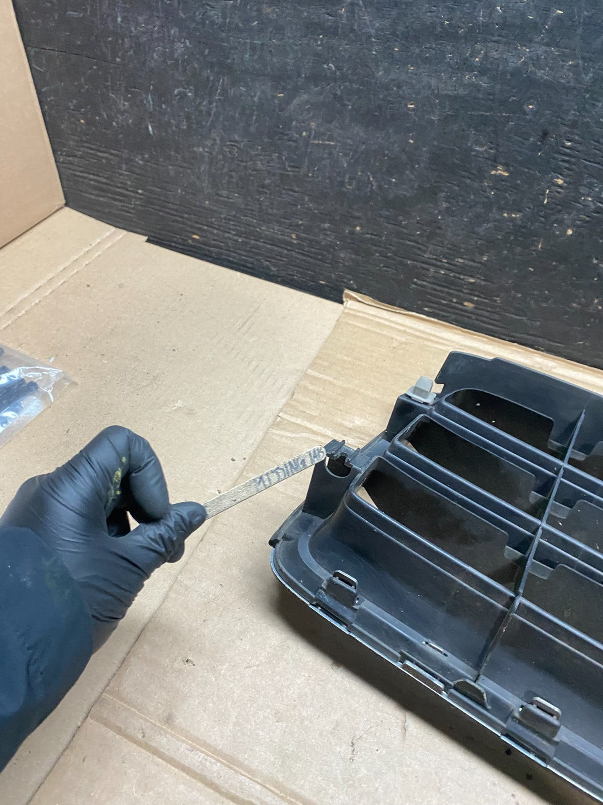 2003 to 2005 Subaru Forester Front Upper Grill Grille Oem V2841DG13