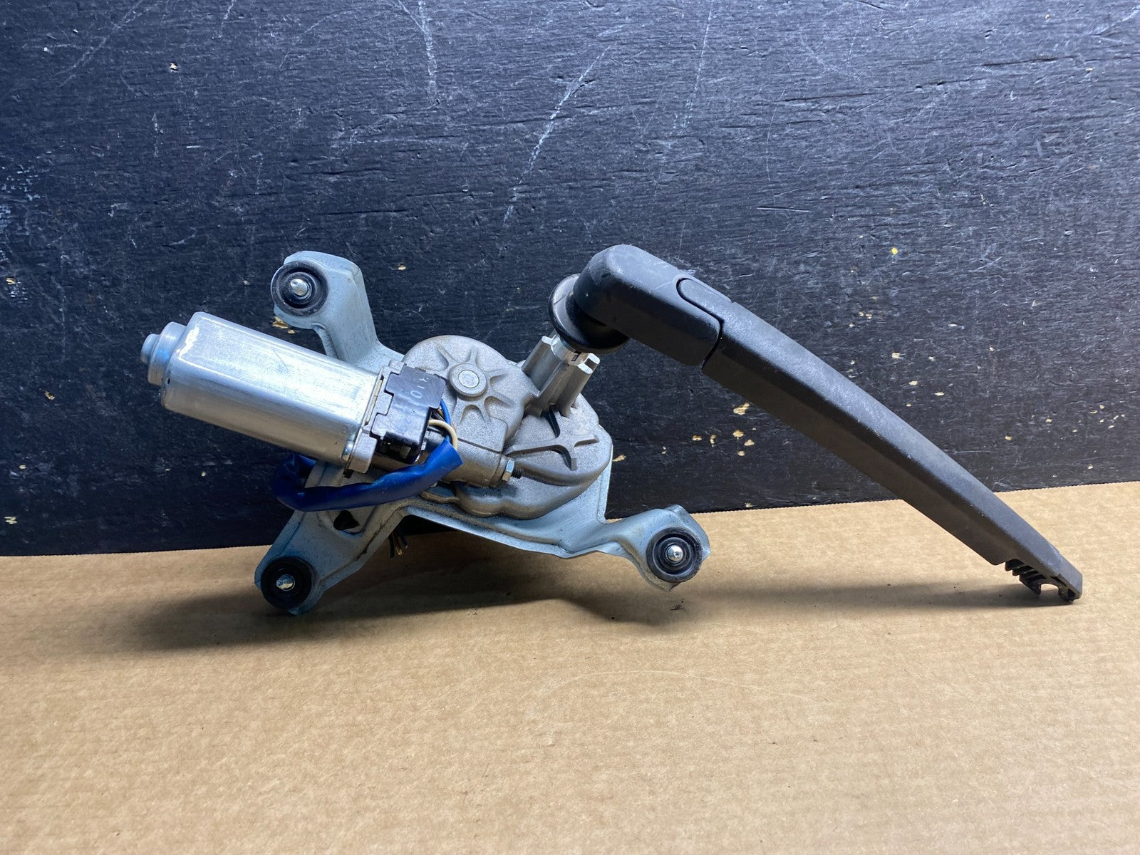 2011 - 2013 Kia Sorento Rear Glass Windshield Wiper Motor Z9051 DG0