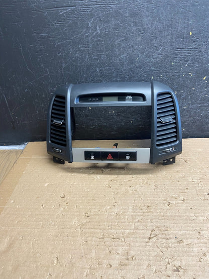 2007 to 2009 Hyundai Santa Fe Center Dashboard Radio Bezel Trim ag8552 DG0