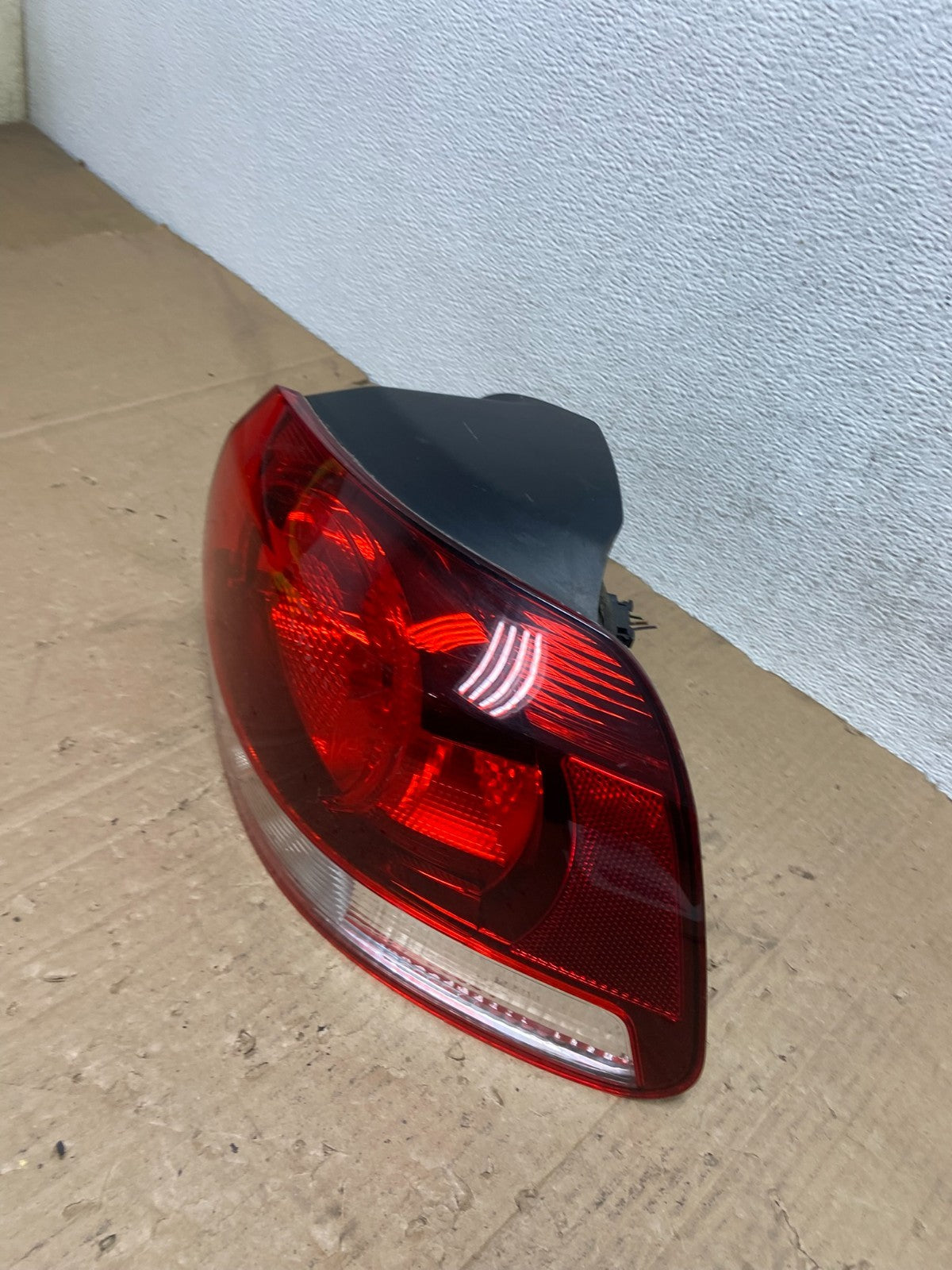 2010 to 2014 Volkswagen Golf & GTI Hatchback Right Side Tail Light AE9326 LK1