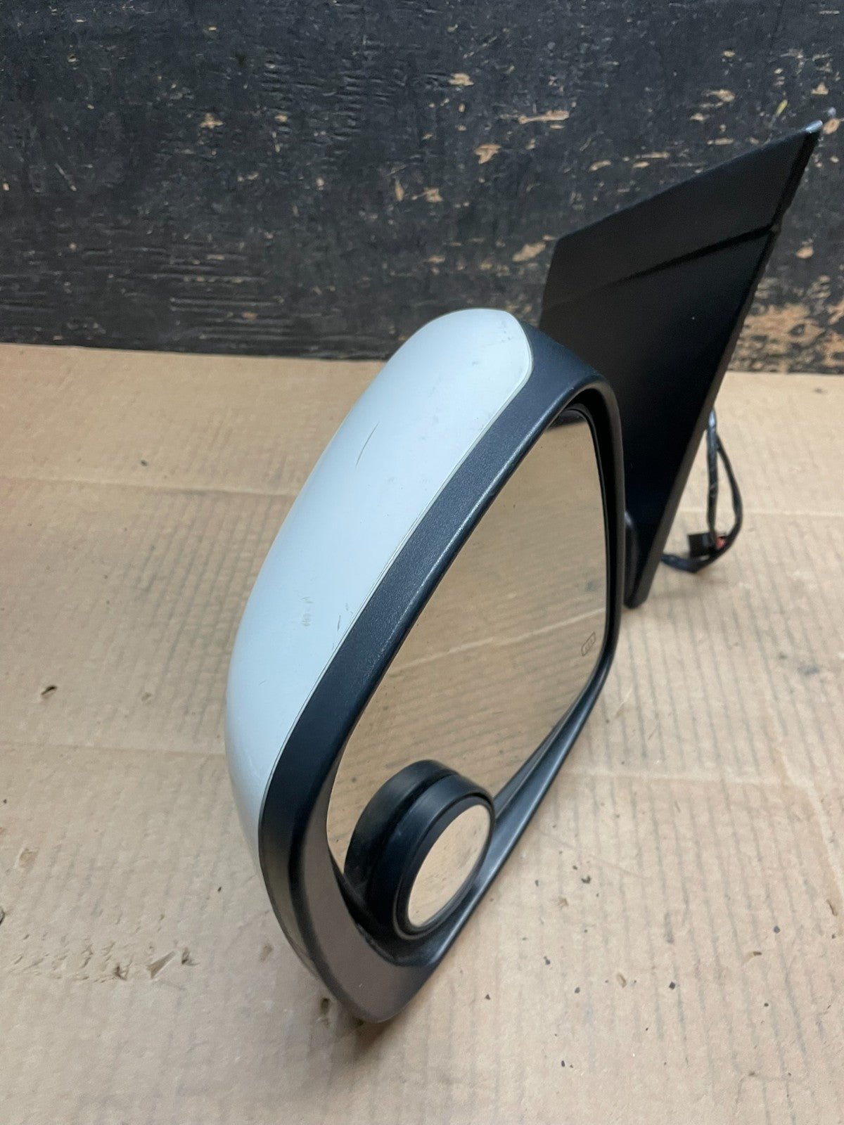 2009 to 2014 Volkswagen Routan Left Driver LH View Door Mirror Y1668 MS11