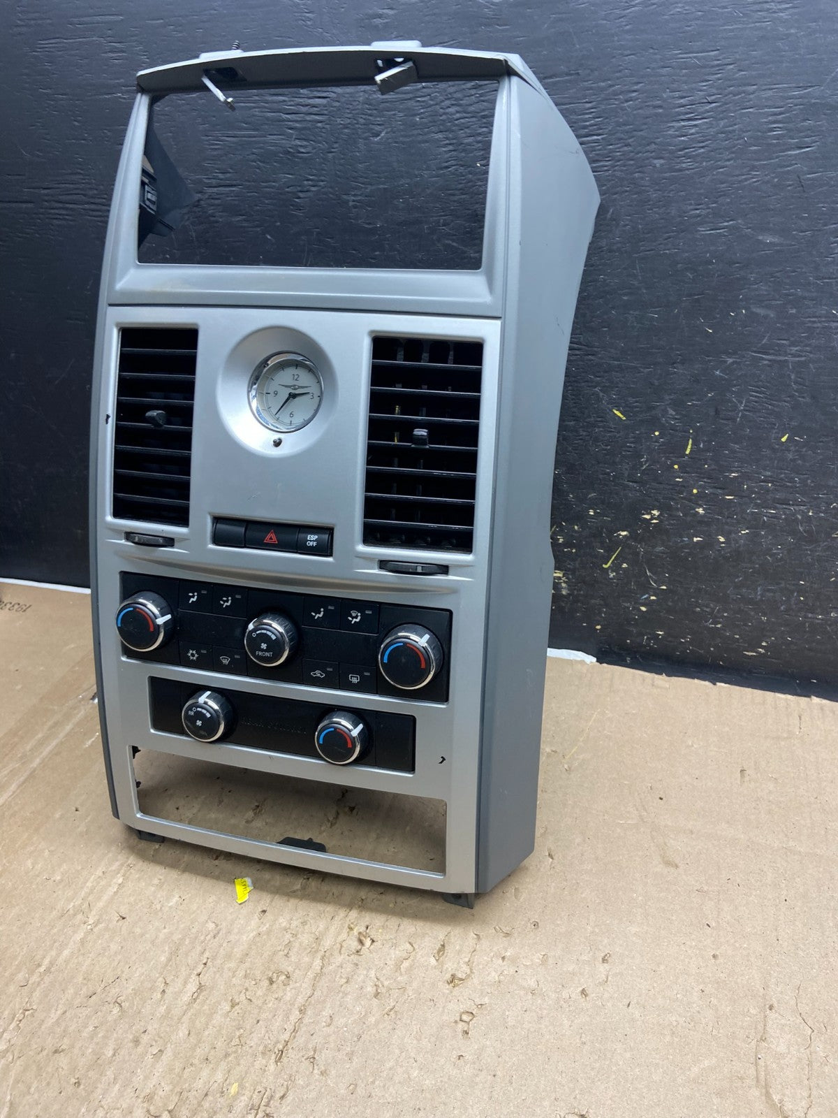 2008-2010 Chrysler Town Country Climate Control Panel Center Dash Trim AB5428 DG1