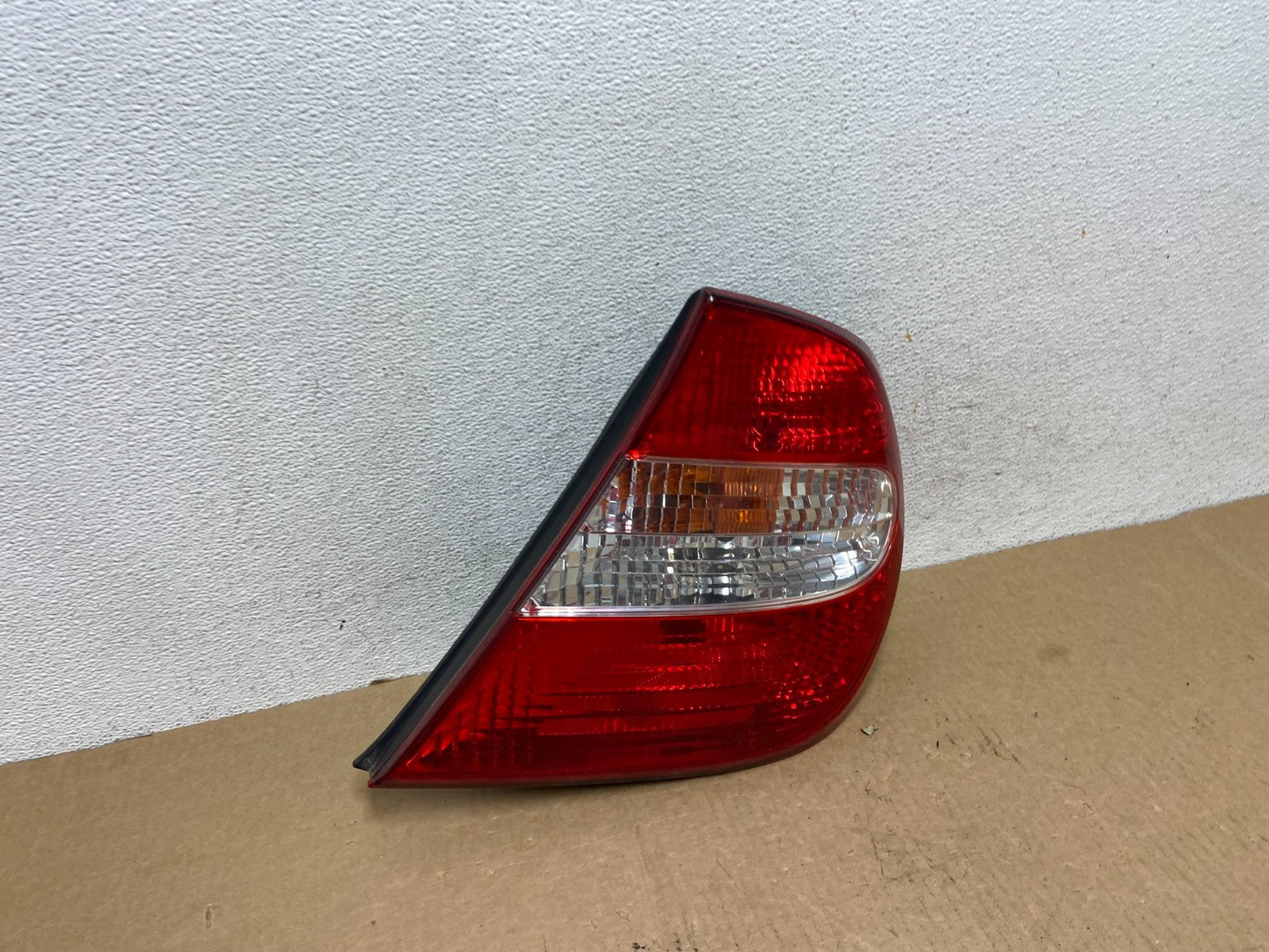 2002 2003 2004 Toyota Camry Tail Light Right Passenger Rh Side AF9642 DW2