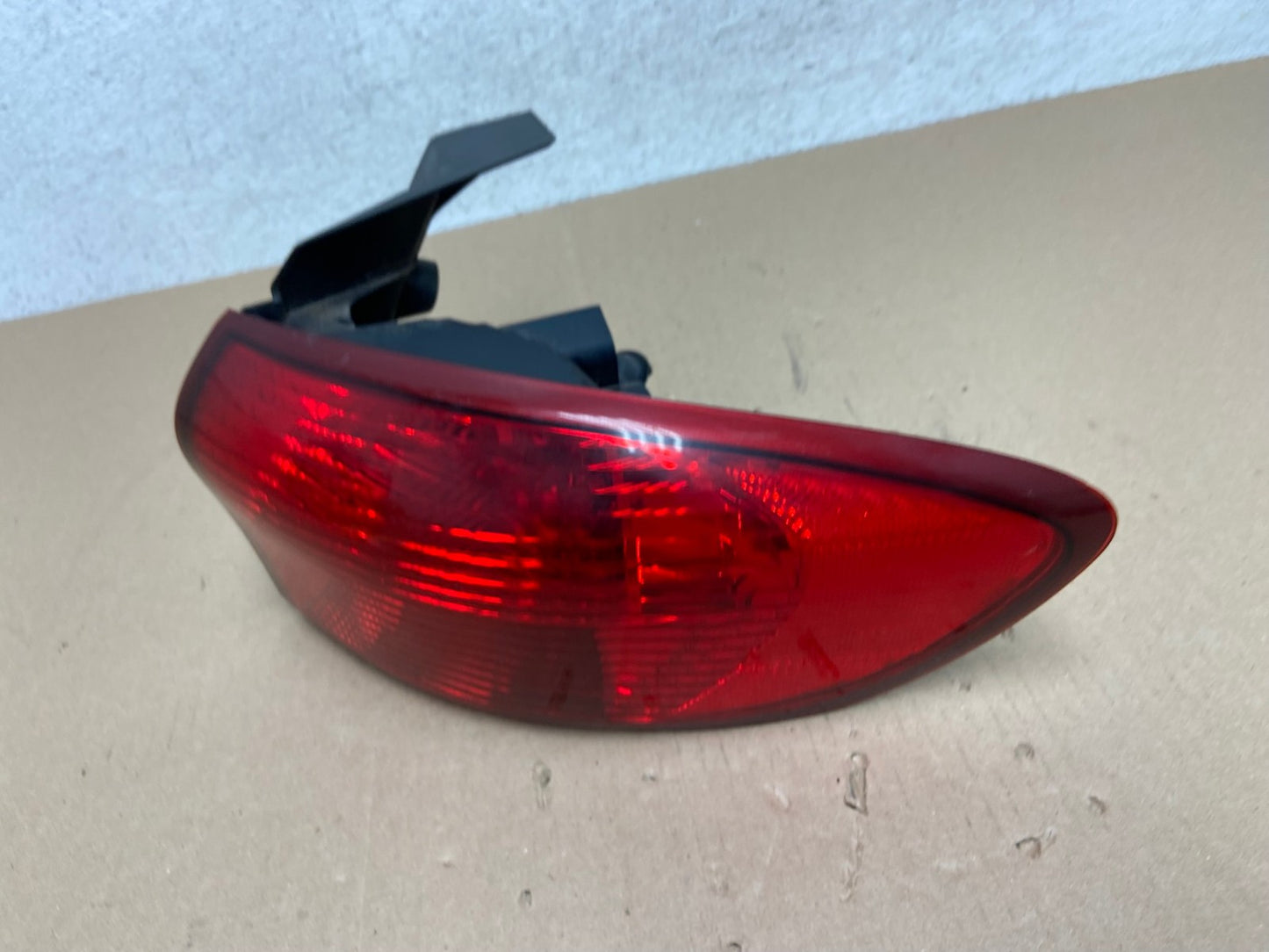 2006-2007 Subaru Tribeca B9 Right Passenger Rh Side Tail Light AE7167 LK1