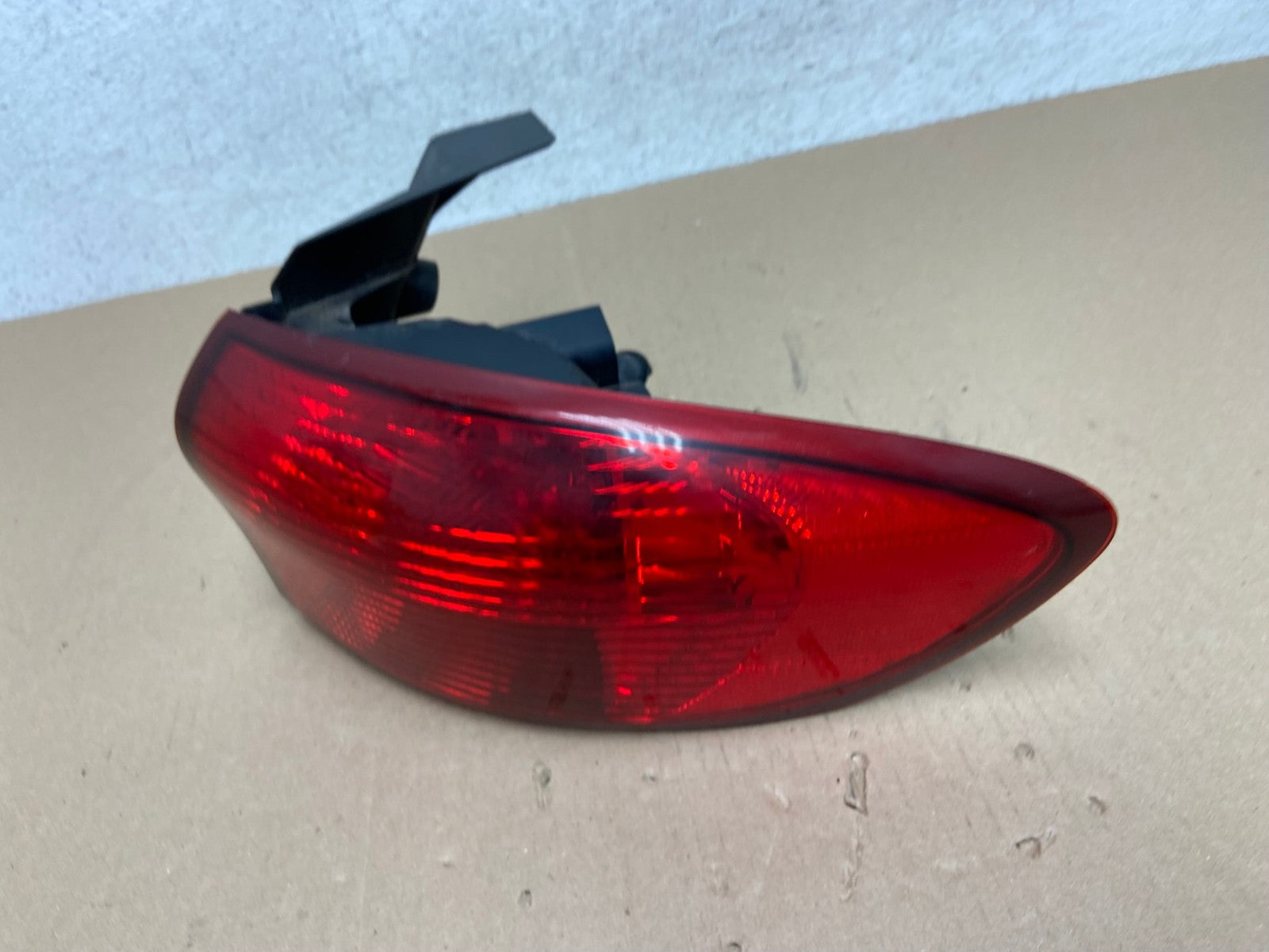 2006-2007 Subaru Tribeca B9 Right Passenger Rh Side Tail Light AE7167 LK1