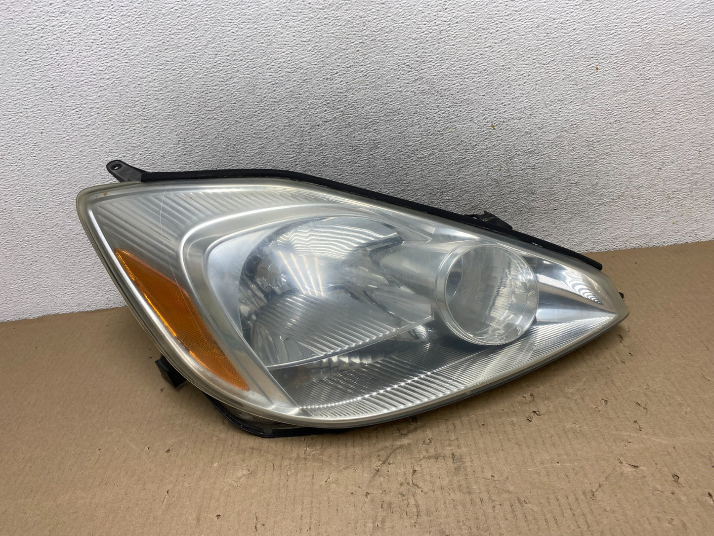 2004-2005 Toyota Sienna Right Passenger Halogen Headlight AG5928 DW0