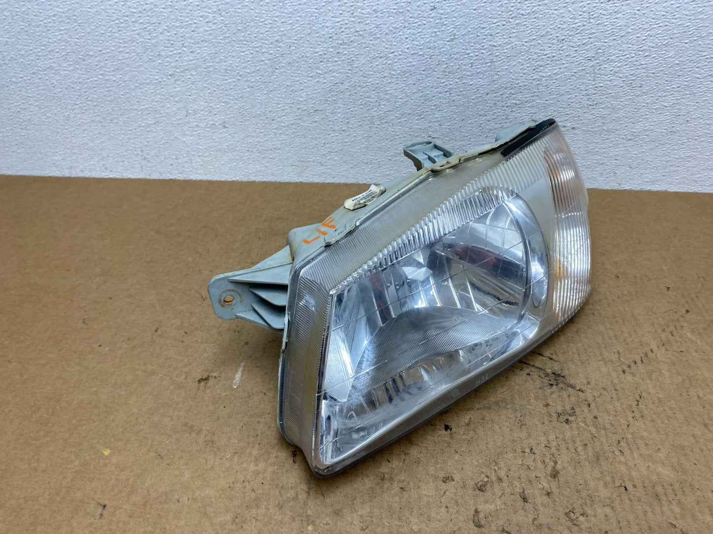 2000 to 2002 Hyundai Accent Left Driver Halogen Headlight AC3485 DW2
