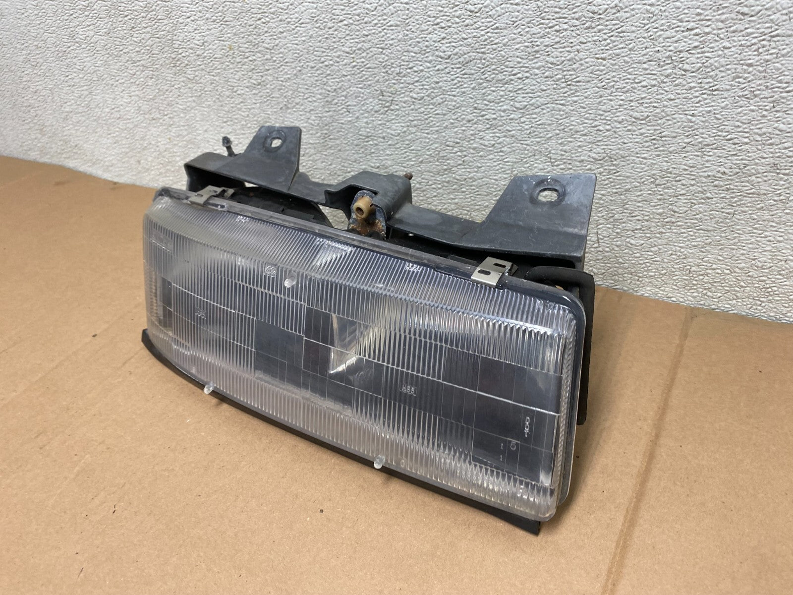 1987 to 1988 Chevrolet Corsica Right Passenger RH Side Headlight F7115 DG11
