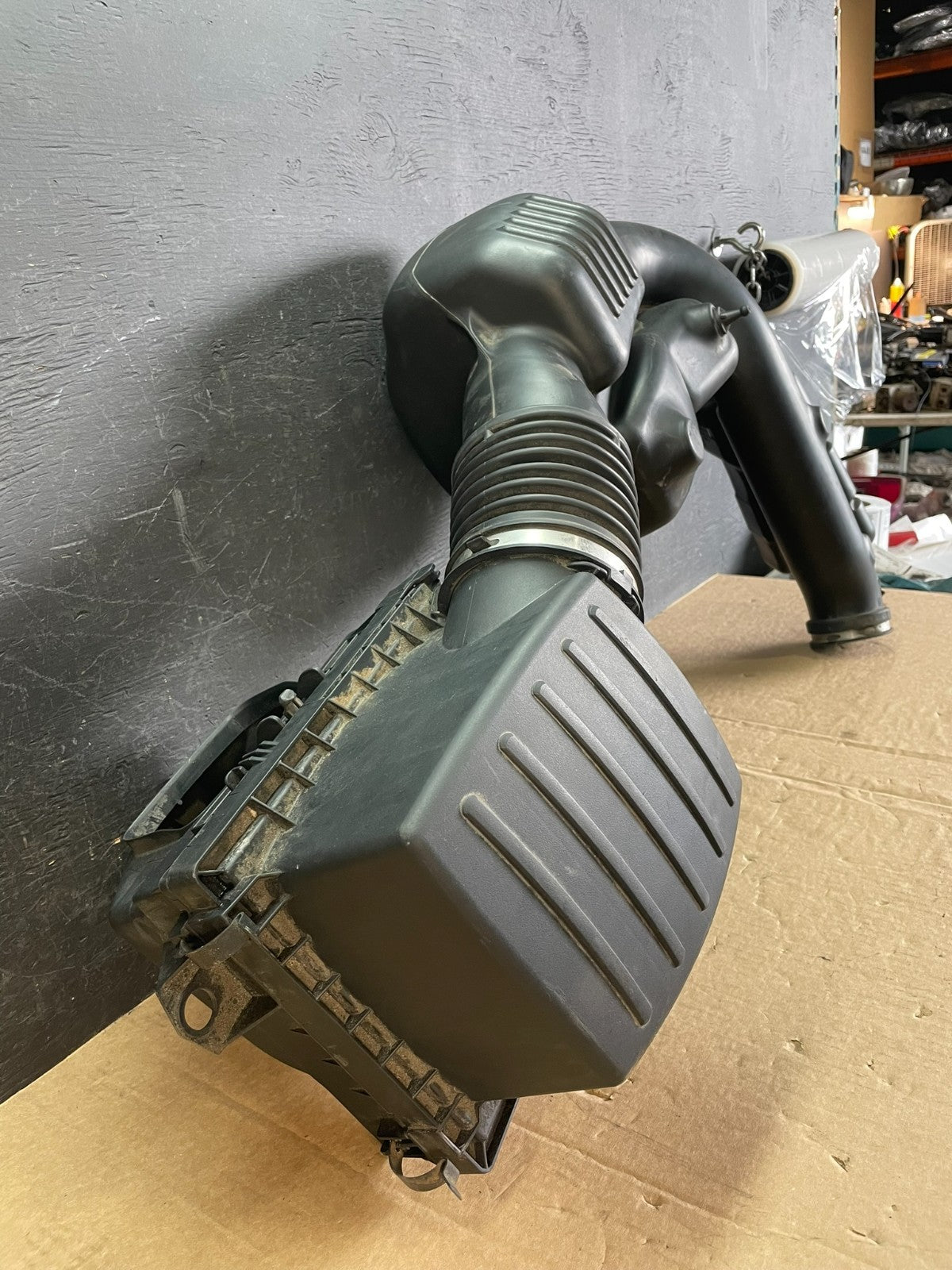 2011 - 2013 Dodge Durango 3.6L Resonator Air Intake Tube af5374 DG2