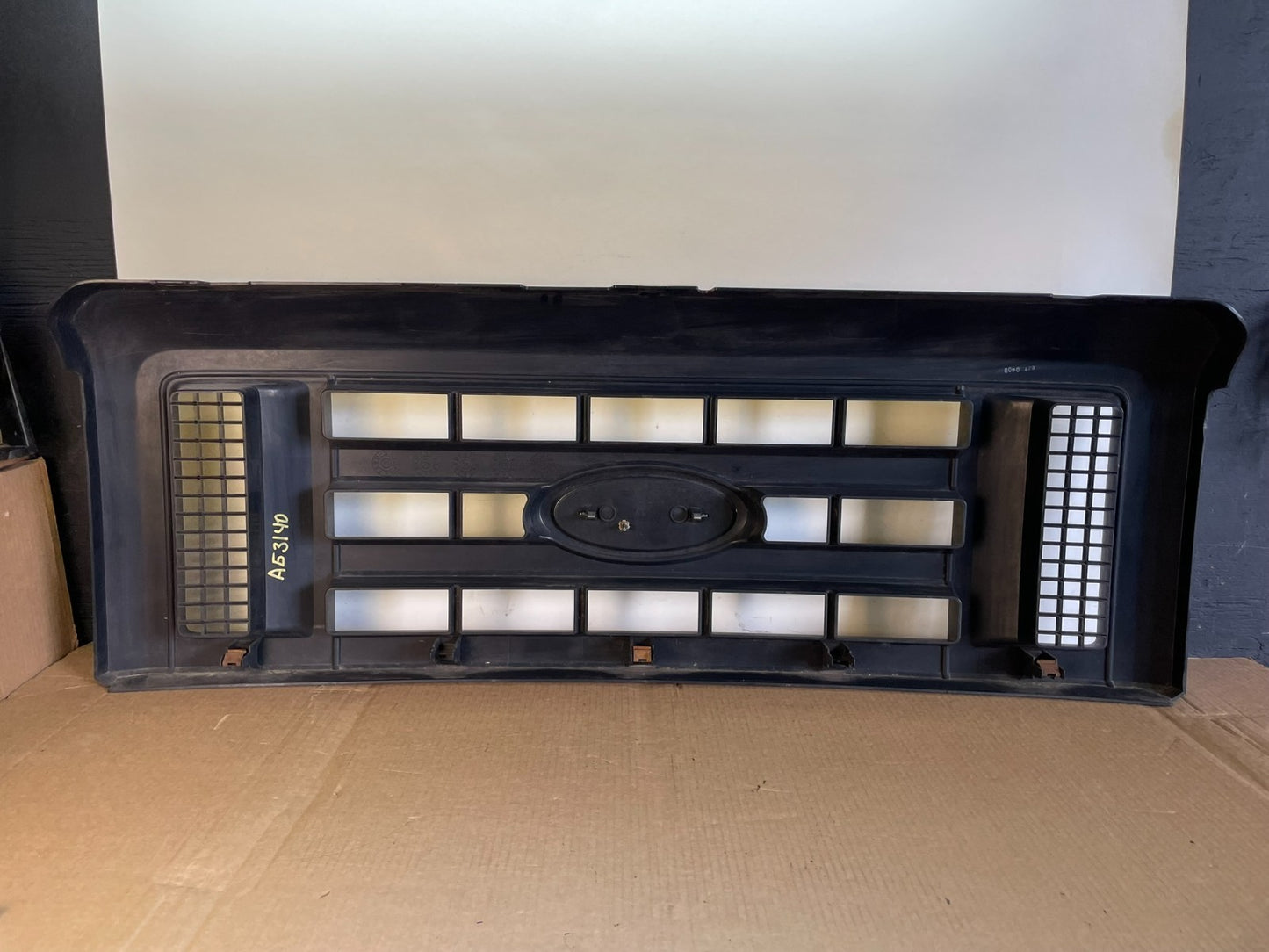 2008 to 2014 Ford Econoline E150 E250 Front Upper Chrome Grill Grille ag3140 DG3