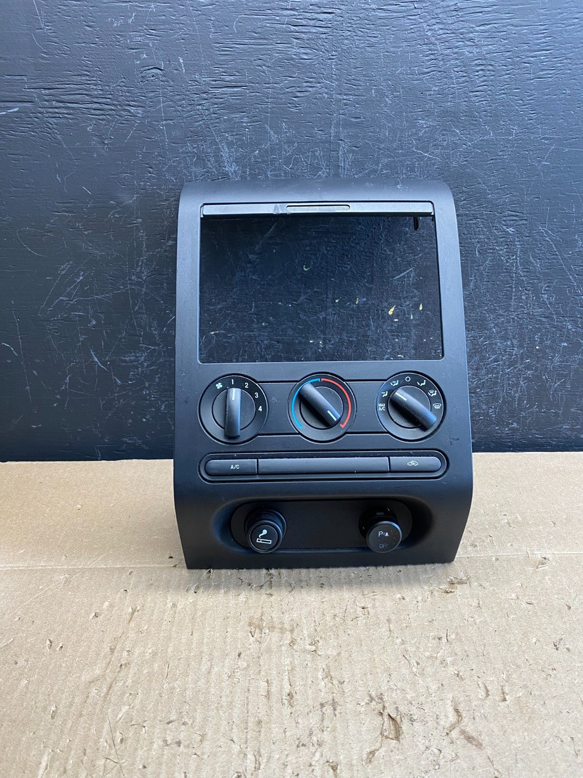 2004 to 2008 Ford F150 Radio Climate Dash Bezel Surround Black AC9166 DG0