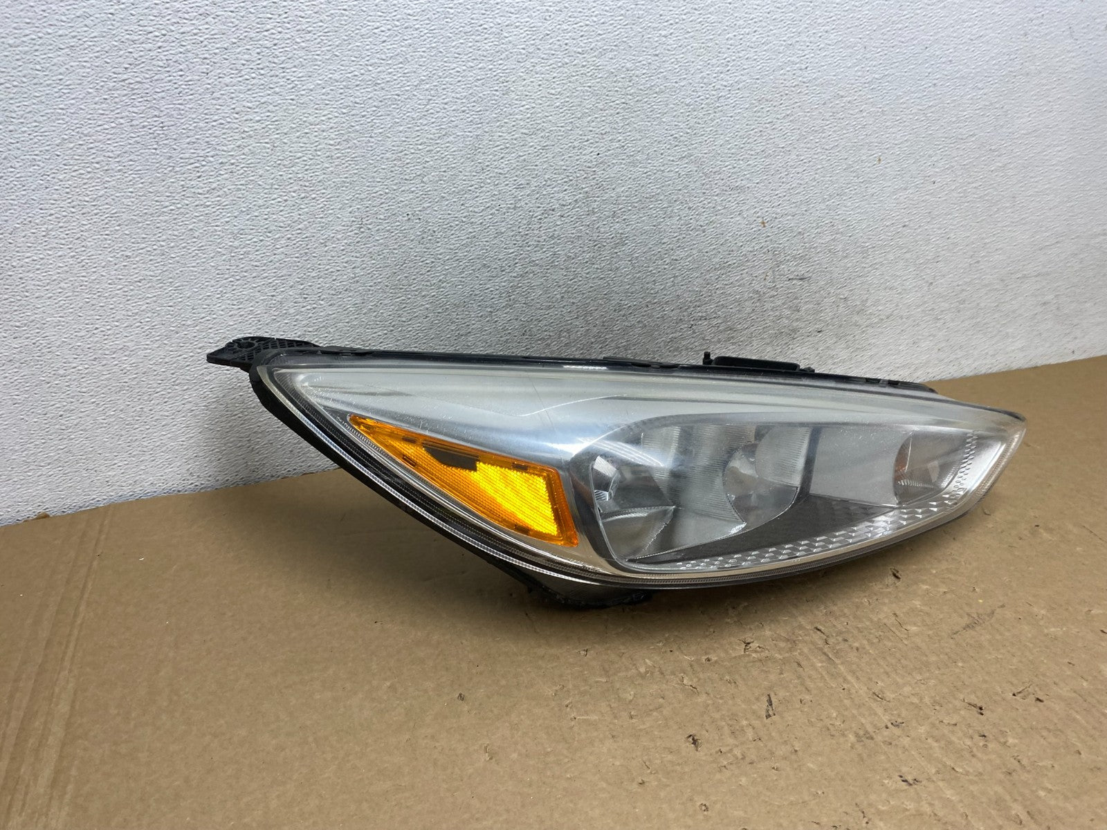 2015-2017 Ford Focus Right Passenger Rh Side Halogen Headlight AF7922 DW2