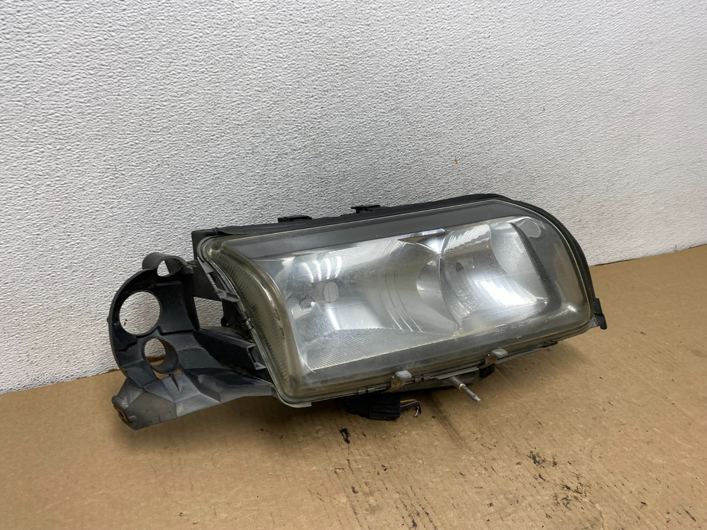 2004 2005 2006 Volvo S80 Right Passenger RH Side Halogen Headlight AG2293 DW2