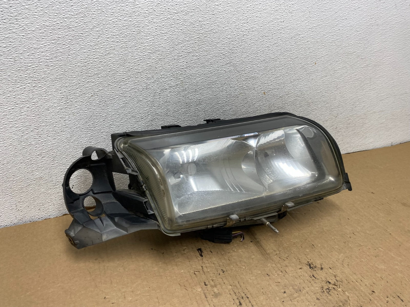 2004 2005 2006 Volvo S80 Right Passenger RH Side Halogen Headlight AG2293 DW2